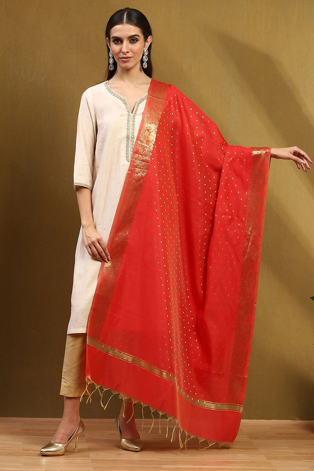 Red Embellished Festive Dupatta image number 4