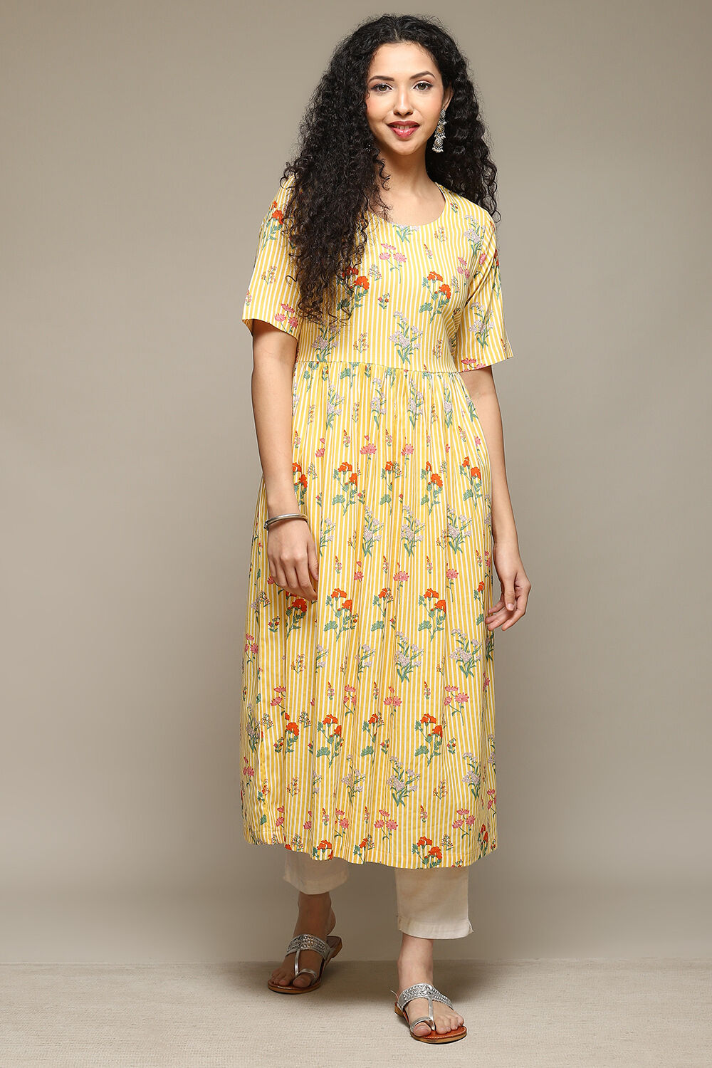 Yellow Rayon Straight Printed Kurta image number 5