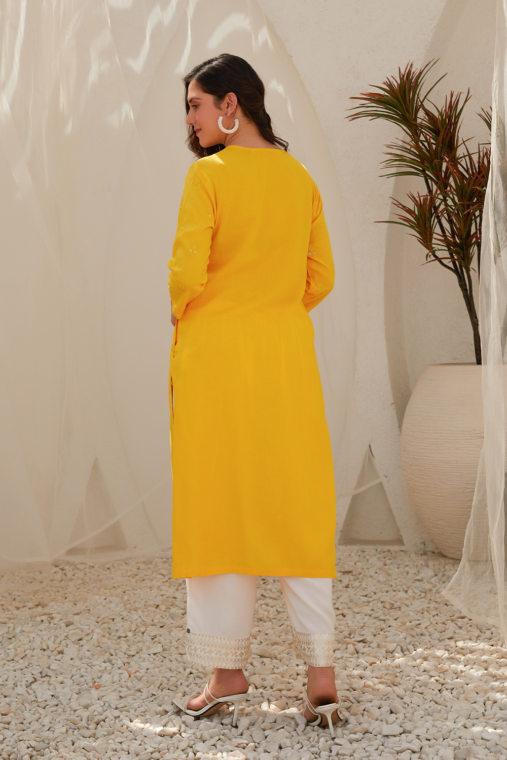 Yellow Rayon Floral Embroidered Straight Kurta image number 3
