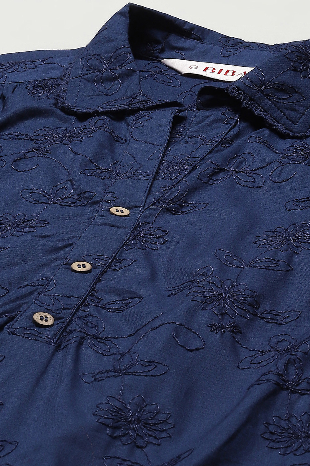 White Cotton Embroidered Straight Short Kurta image number 1