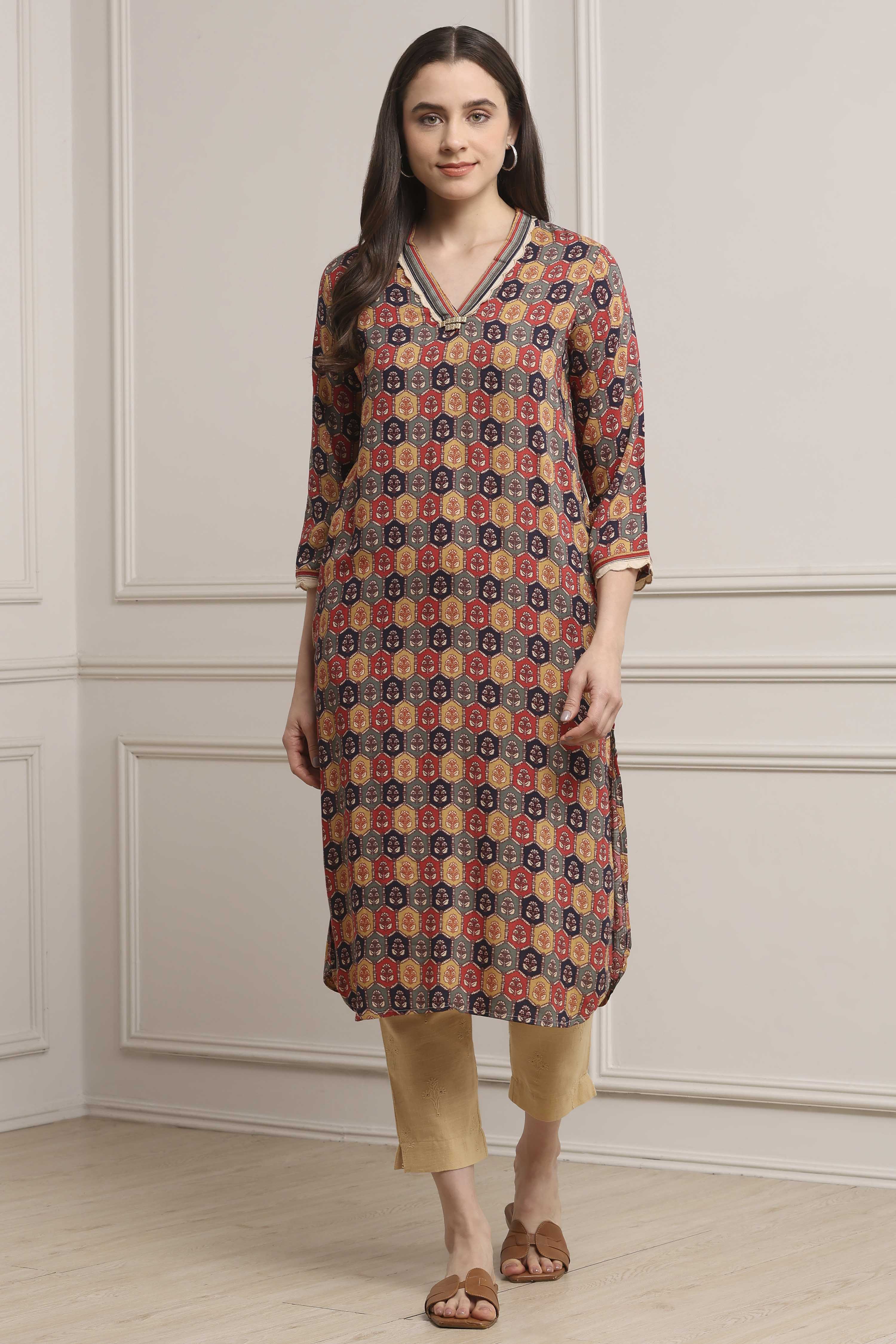 Maroon Viscose Rayon Straight Kurta Pants Set image number 6