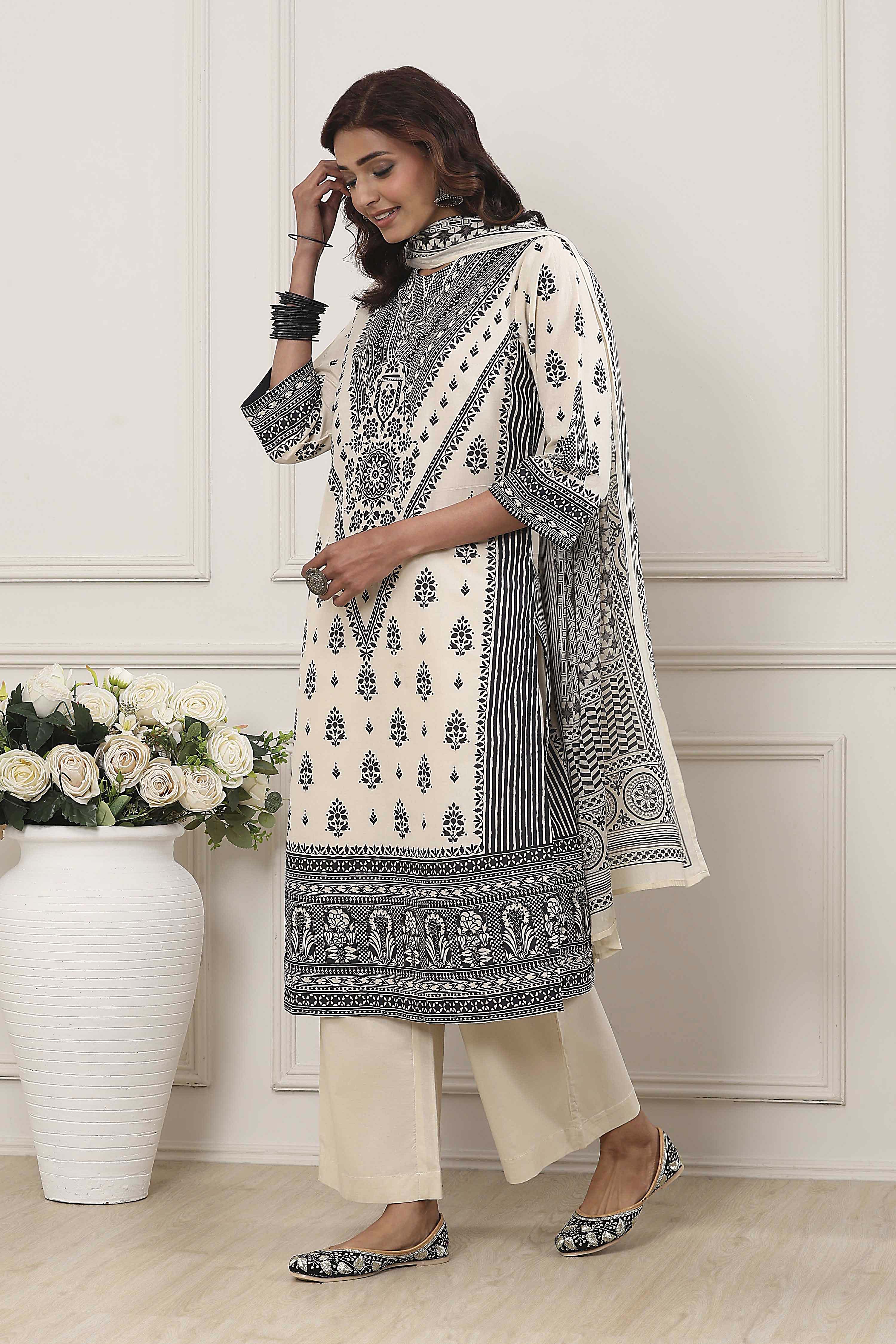 Black Cotton Printed Straight Suit Set image number 3