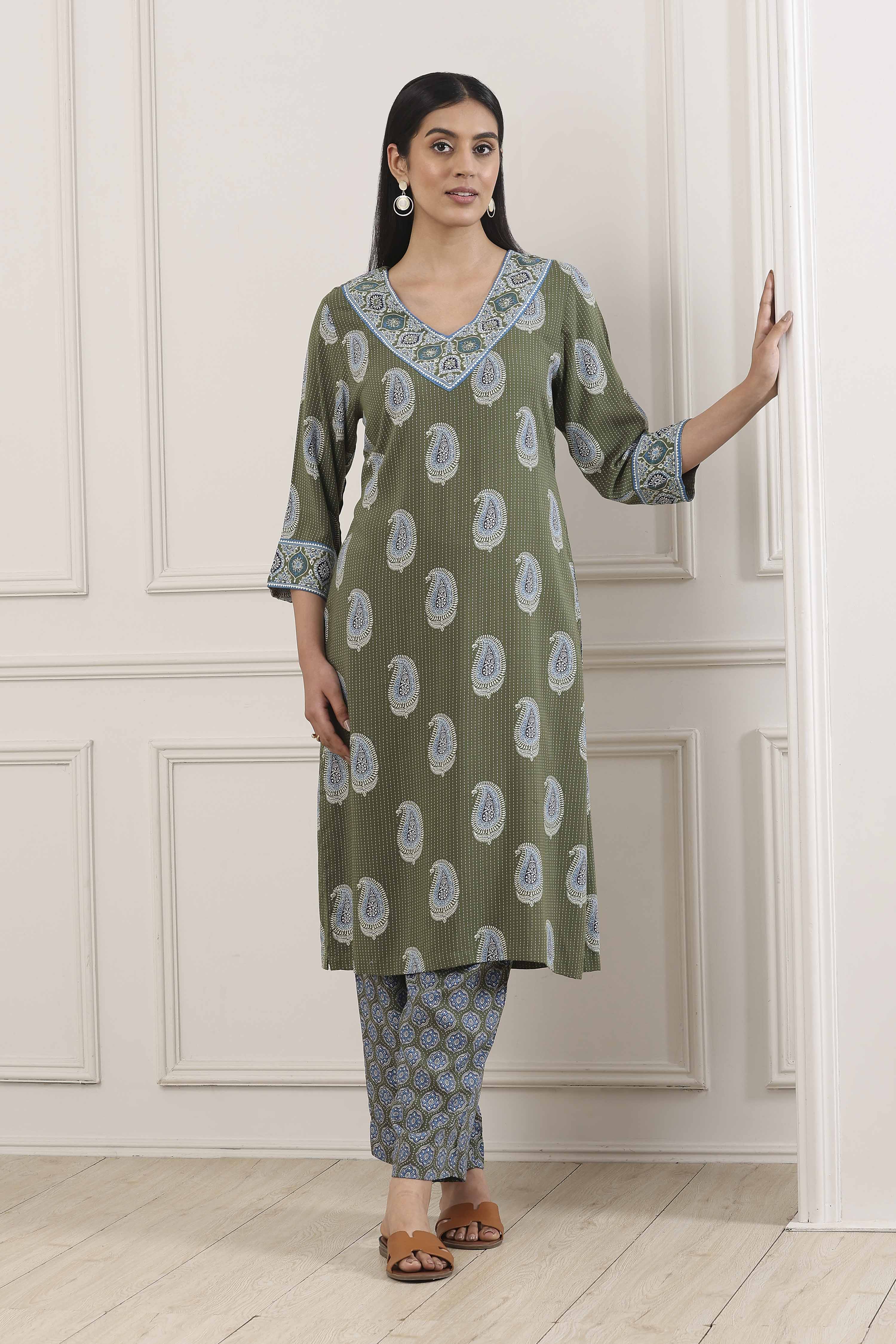 Green Paisley Printed Straight Suit Set image number 0