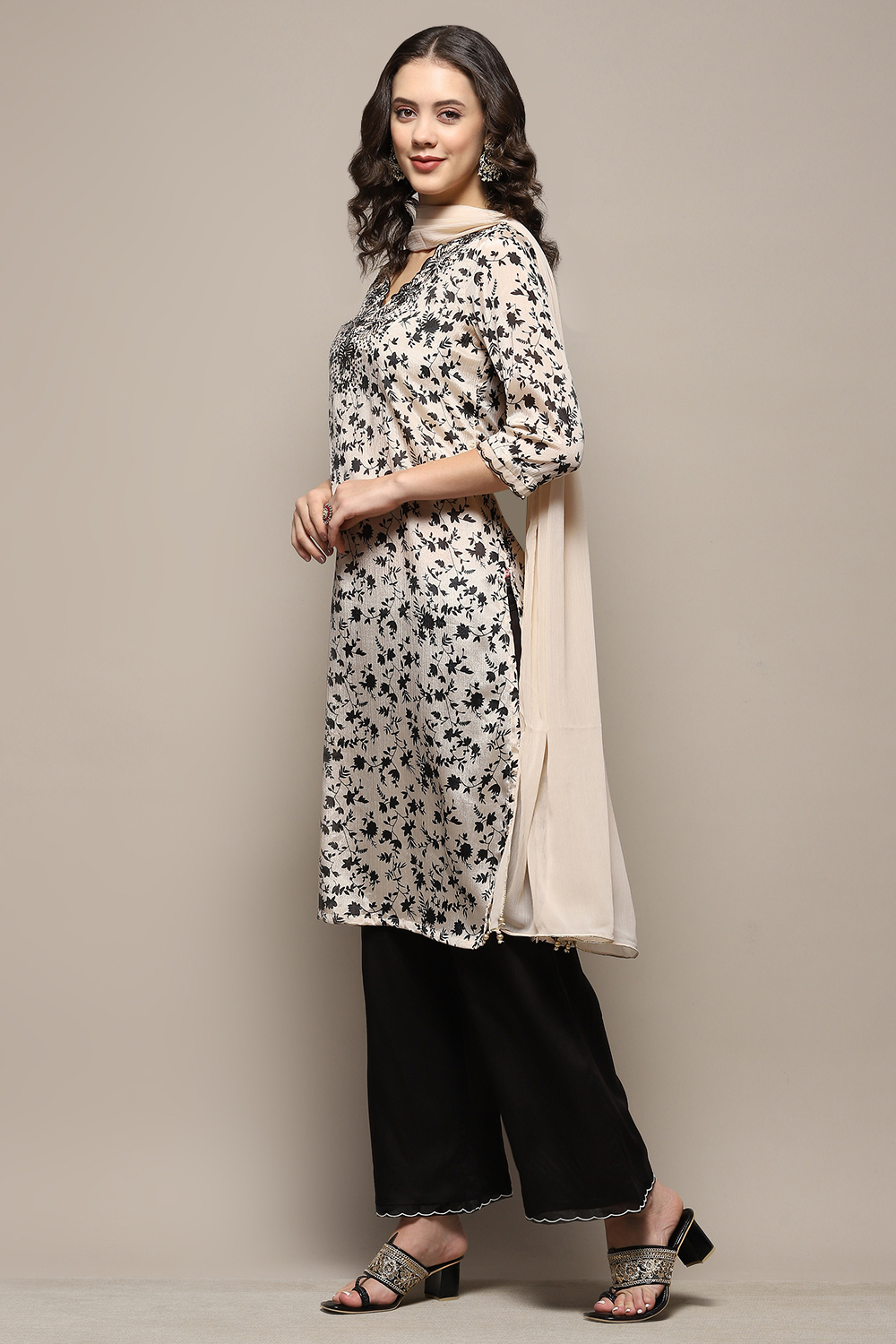 Beige Polyester Straight Printed Suit Set image number 4