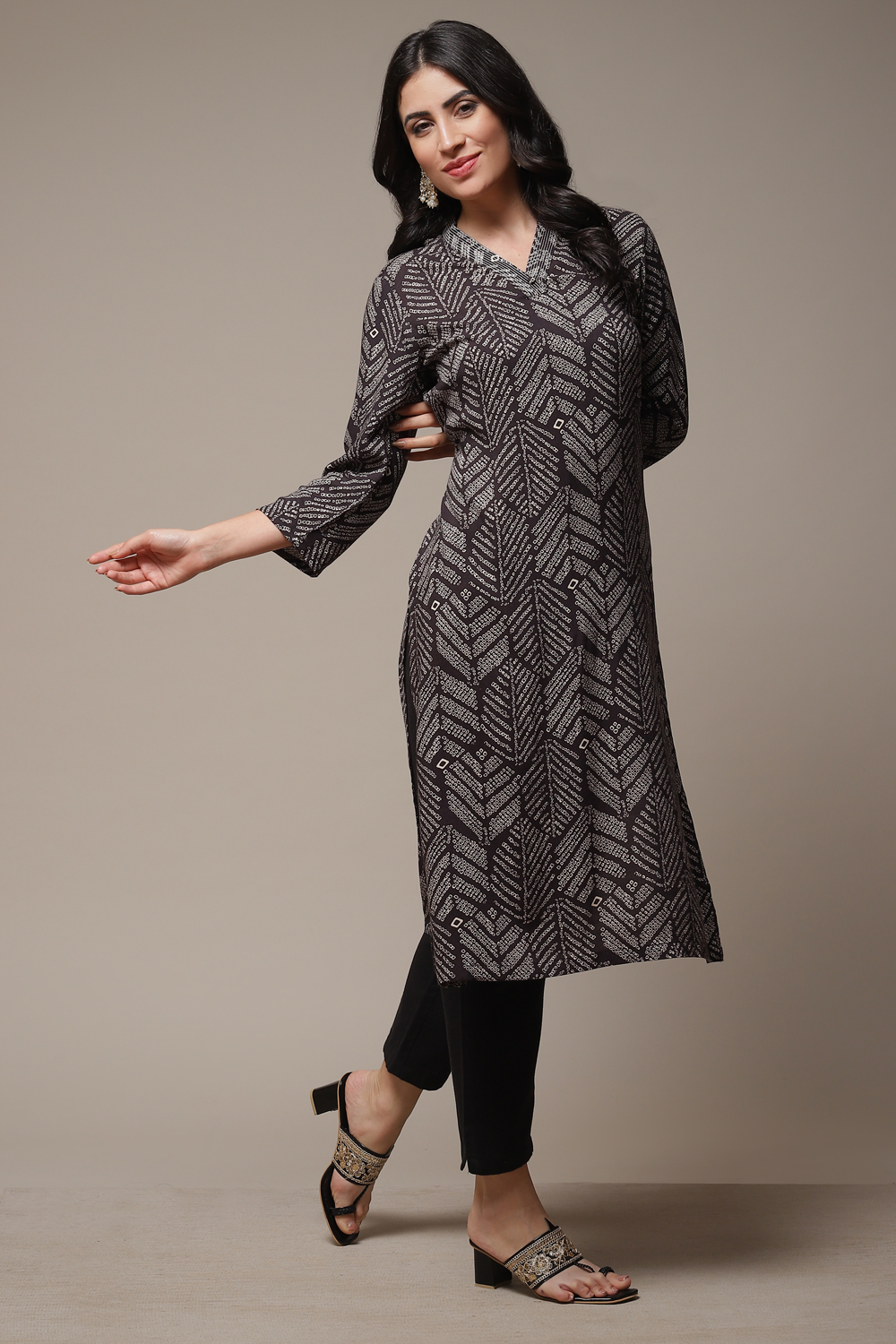 Beige LIVA Straight Printed Kurta image number 0