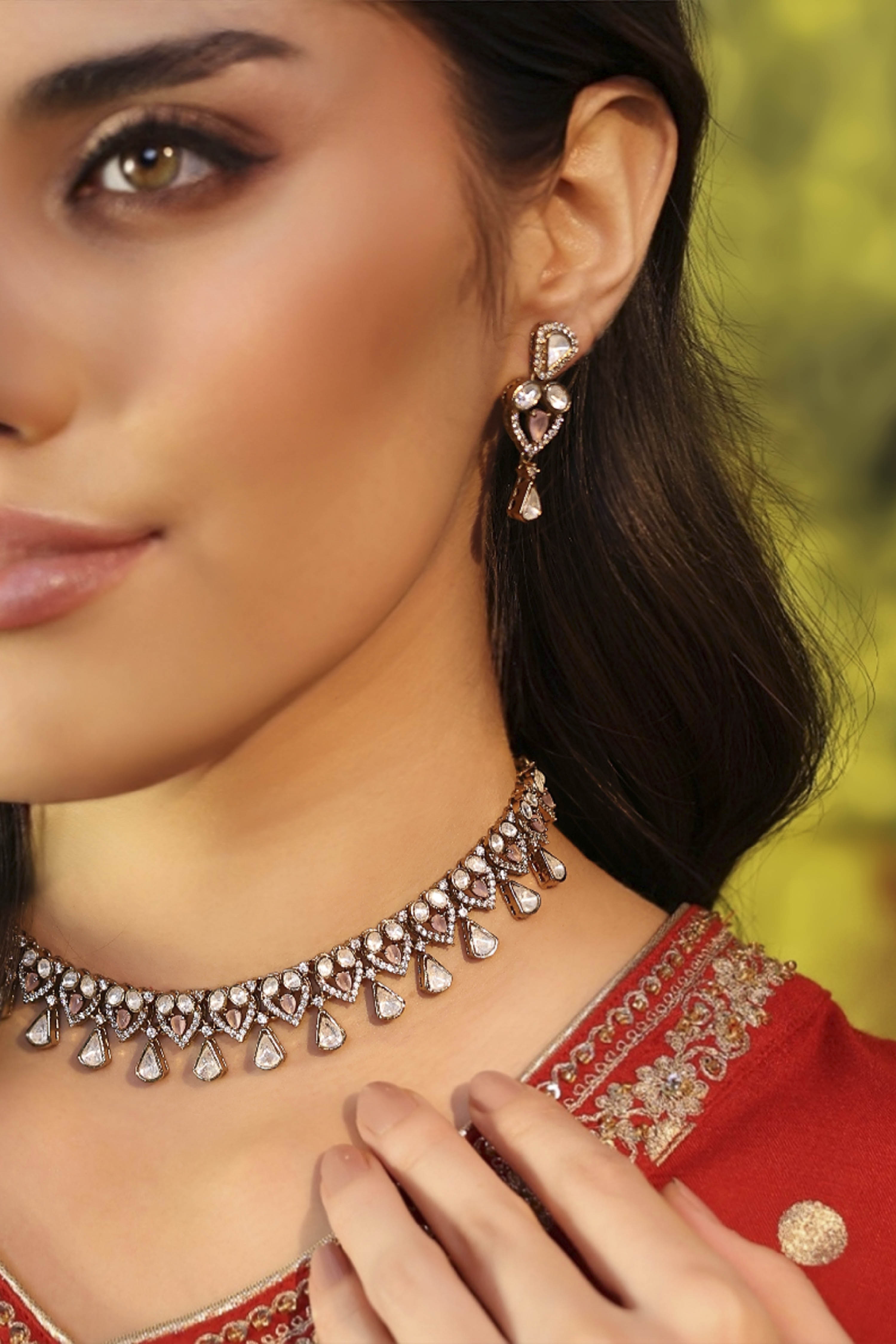 Light Pink Stone Embellished Necklace Set image number 1