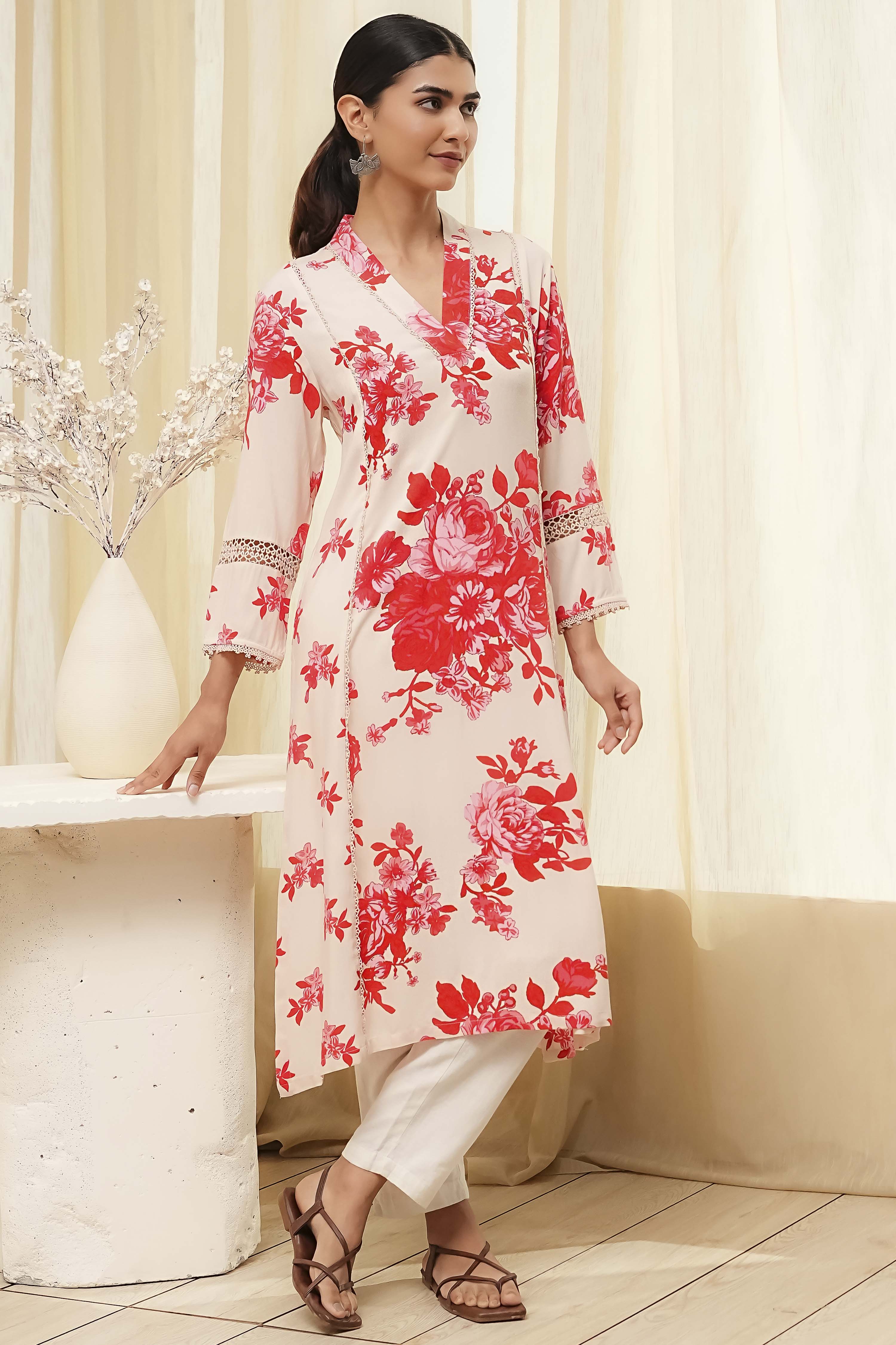 Red and Off-White Floral Printed Straight Kurta image number 0