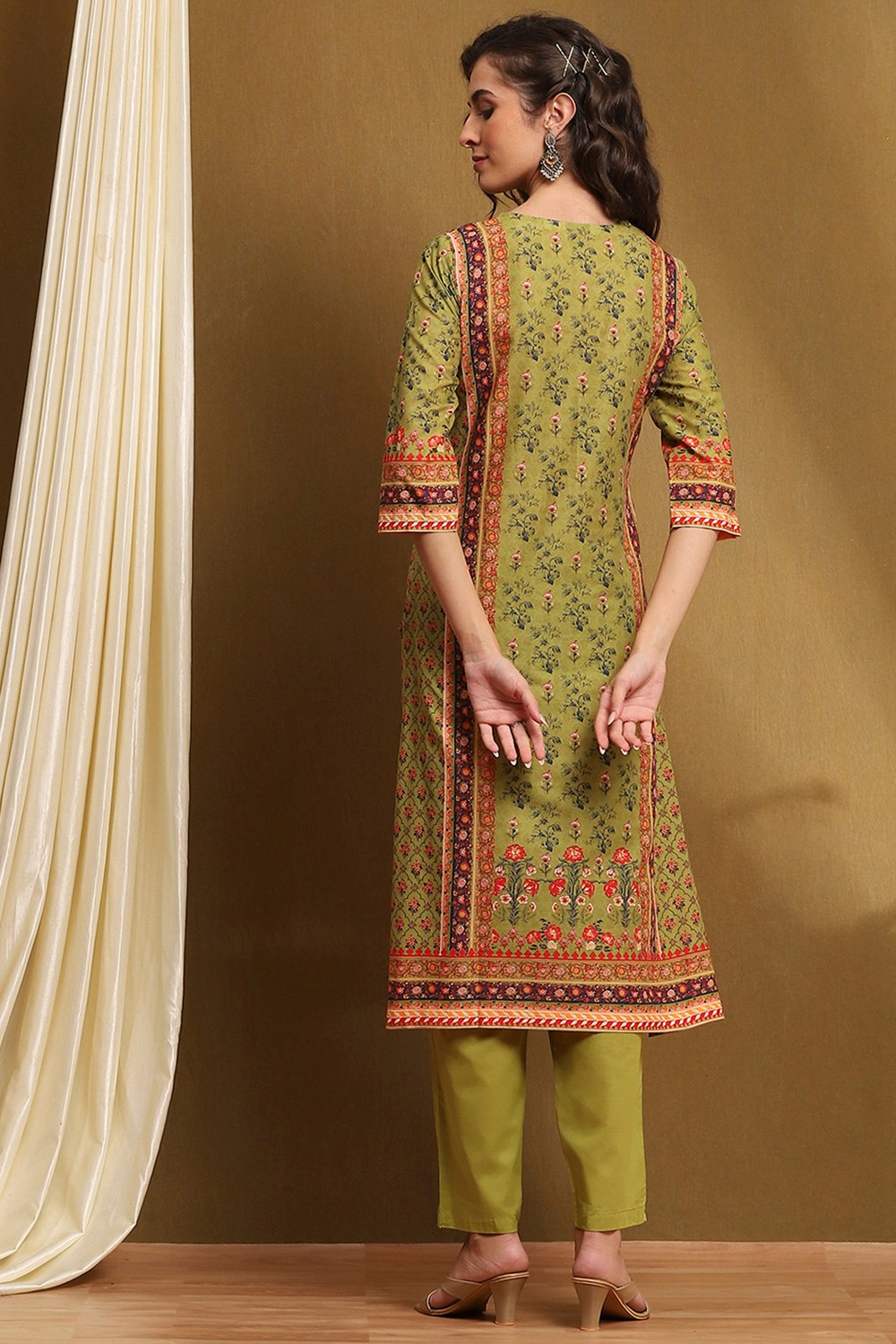 Moss Green Cotton Floral Printed Straight Suit Set image number 4