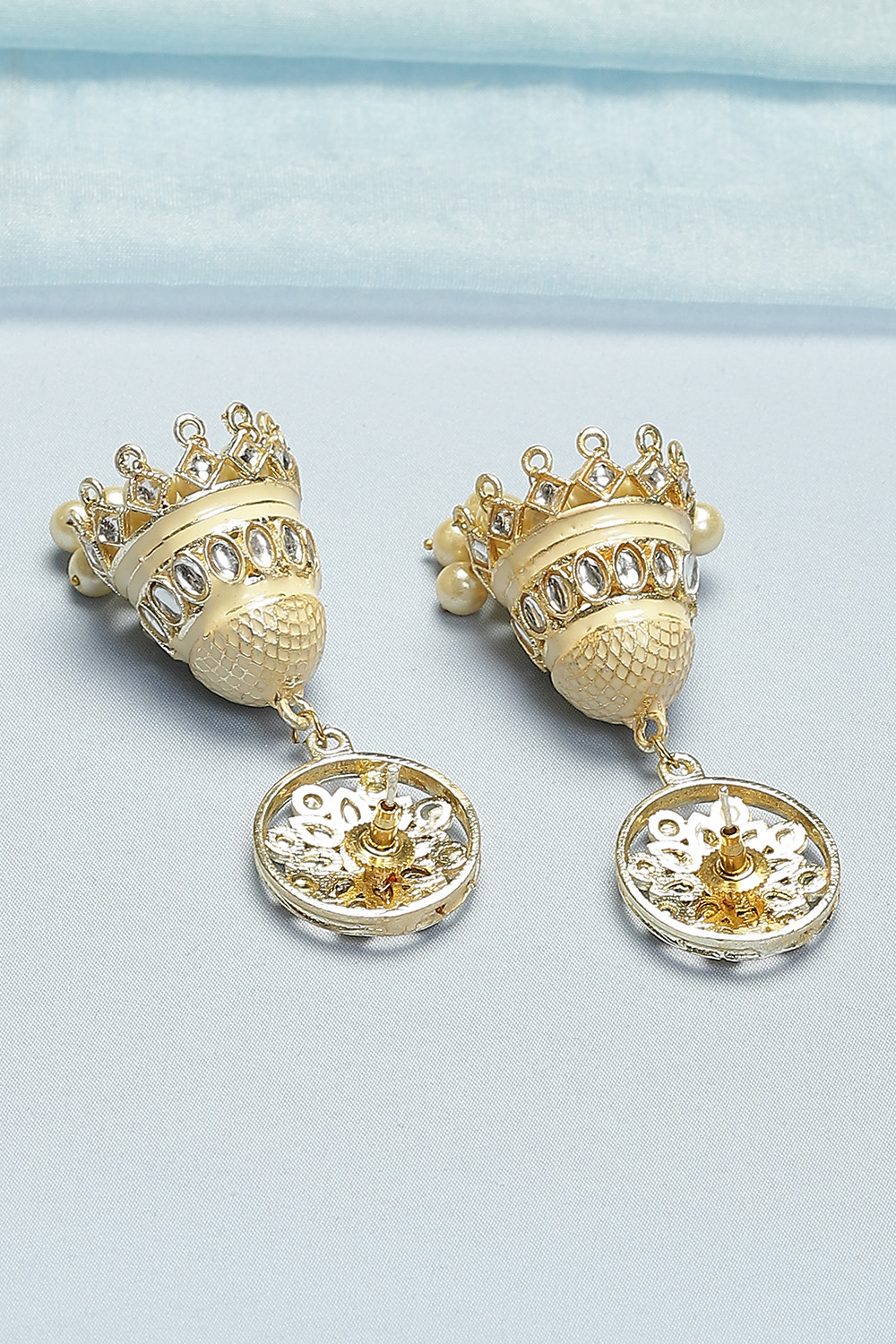 Cream Earrings image number 2