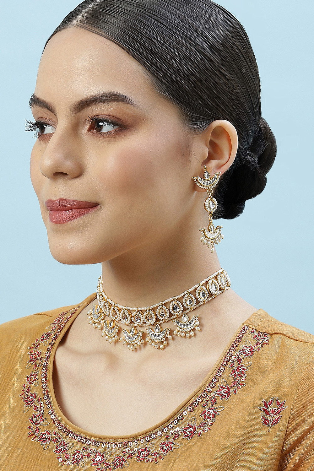 Gold Pearl Brass Necklace Set image number 3