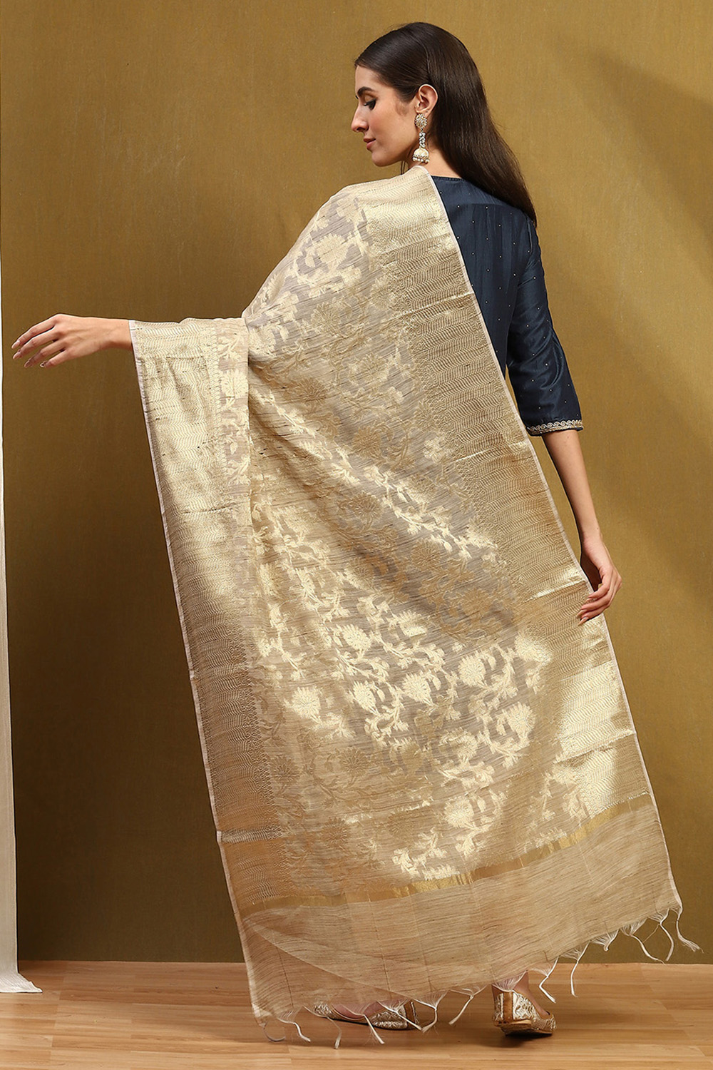 Chalk Grey Poly Silk Floral Yarn-Dyed Dupatta image number 3