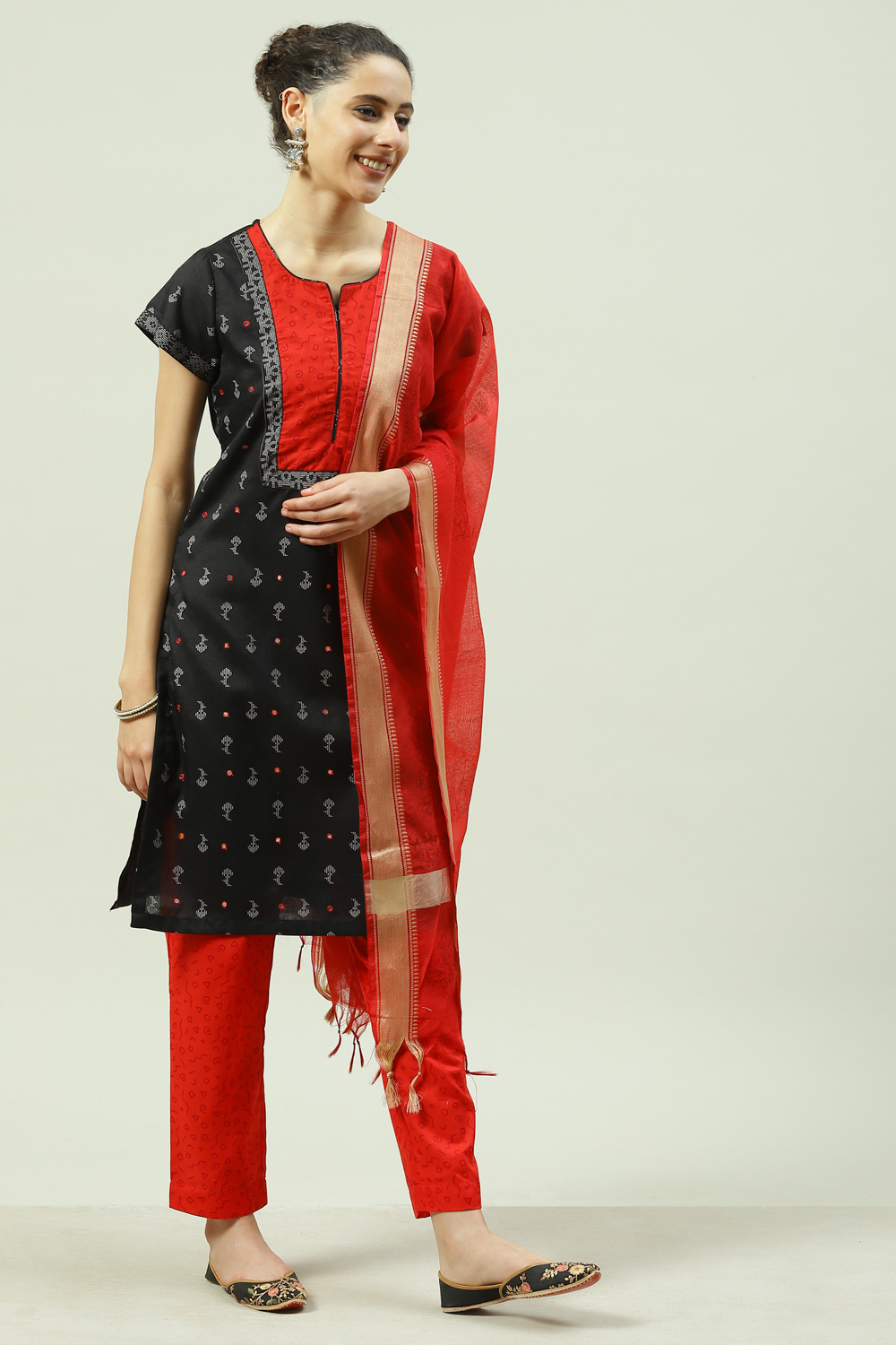 Black Cotton Screen Print Unstitched Suit Set image number 6