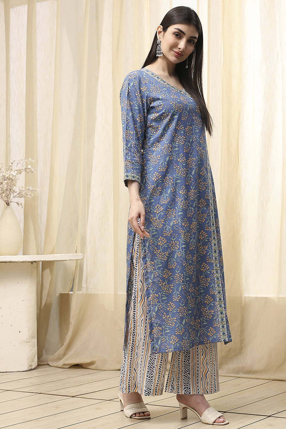 Turquoise Cotton Screen Print Unstitched Suit Set image number 6