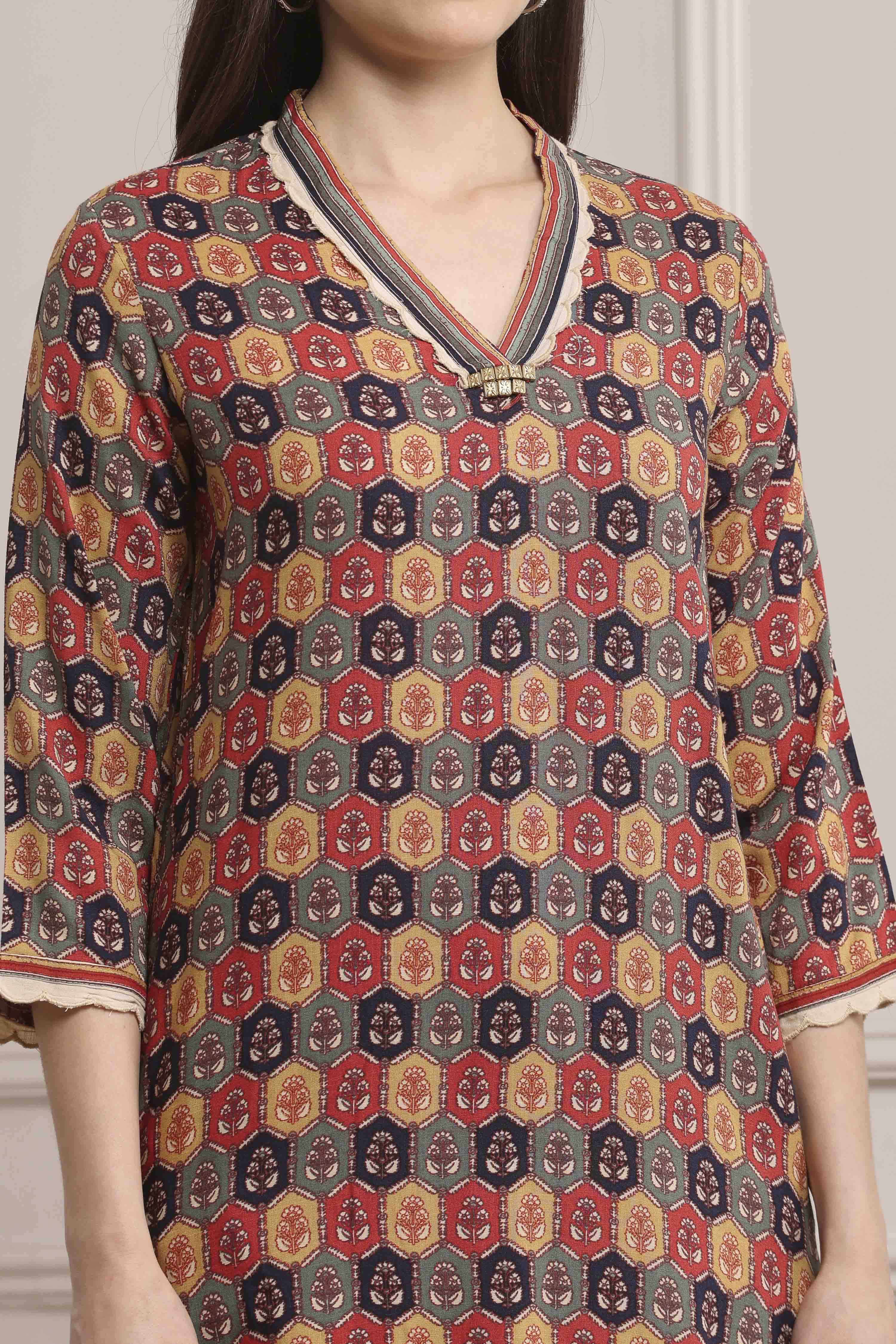 Maroon Viscose Rayon Straight Kurta Pants Set image number 1