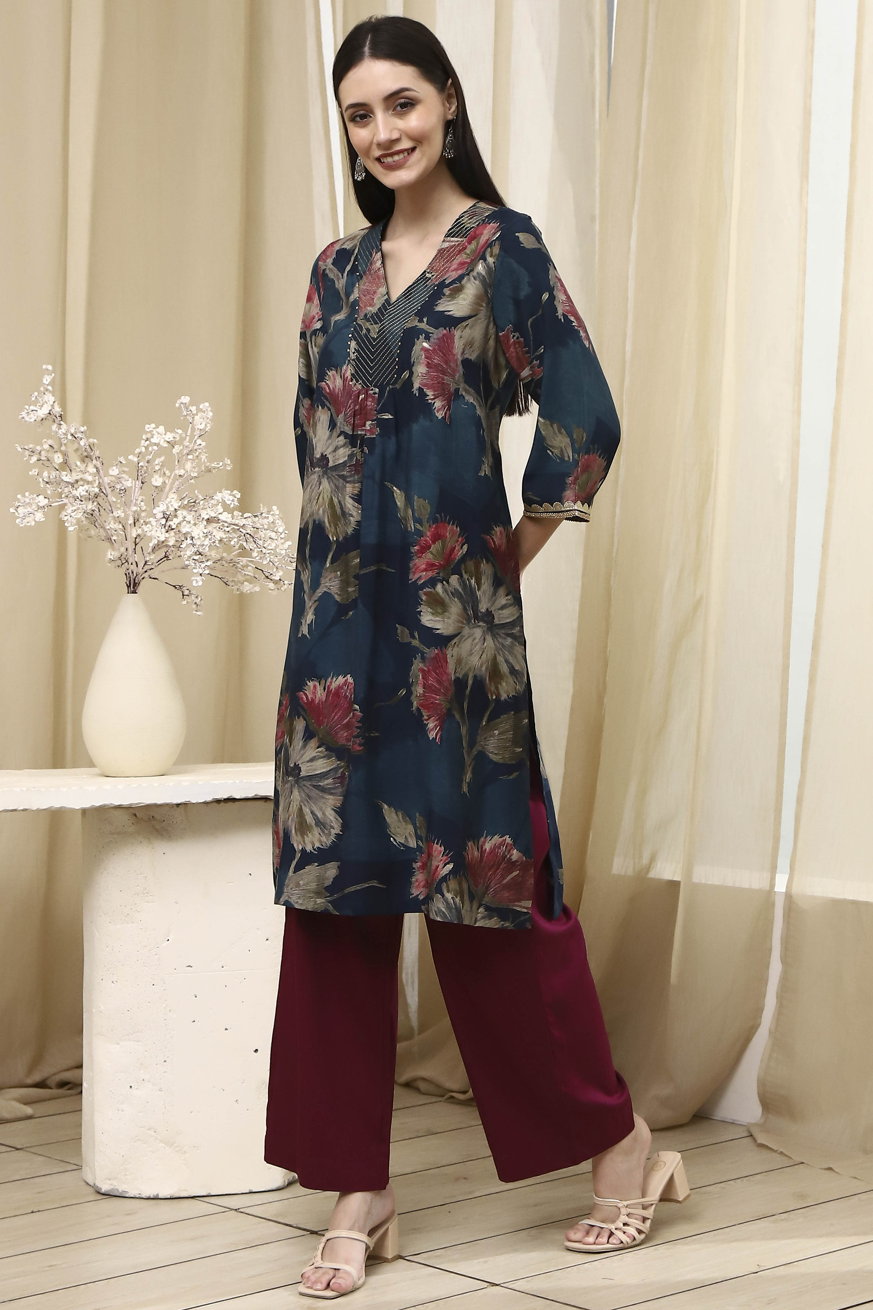 Coral Red Floral Printed Straight Kurta image number 2