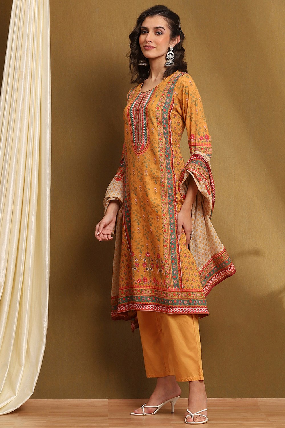 Moss Green Cotton Floral Printed Straight Suit Set image number 3