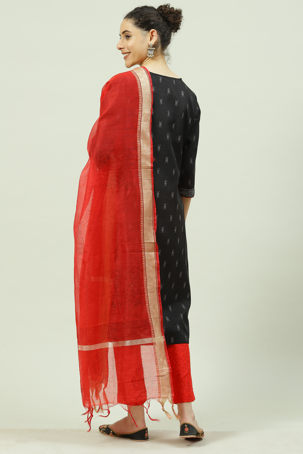 Black Cotton Screen Print Unstitched Suit Set image number 7