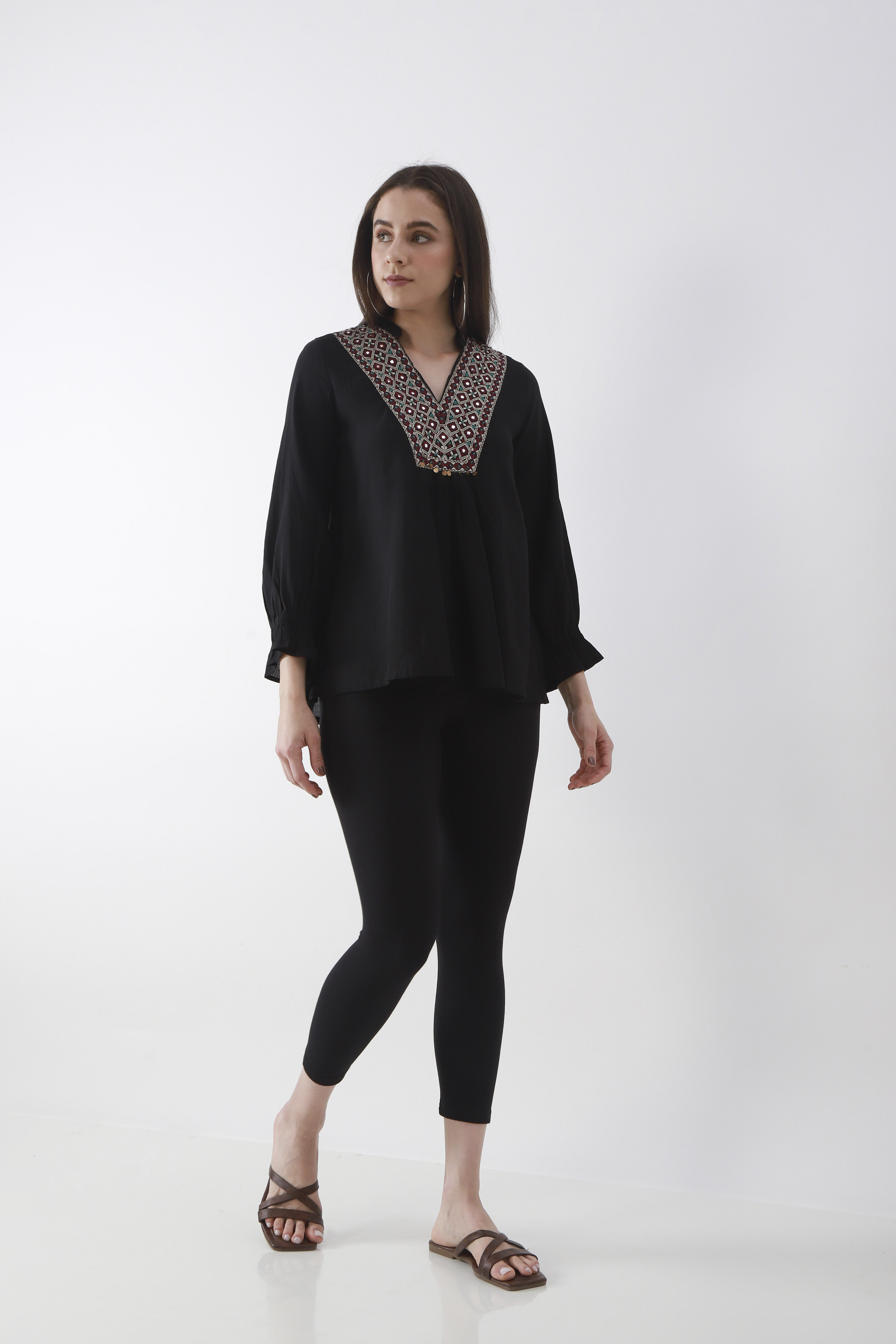 Maroon Cotton Lycra Solid Fitted Cropped Leggings image number 0