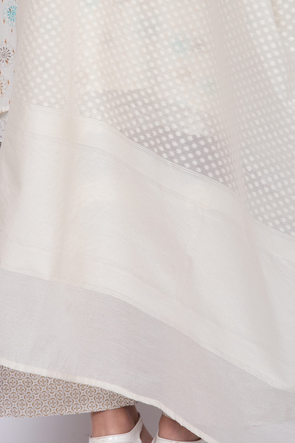 White Poly Cotton Yarndyed Dupatta image number 1