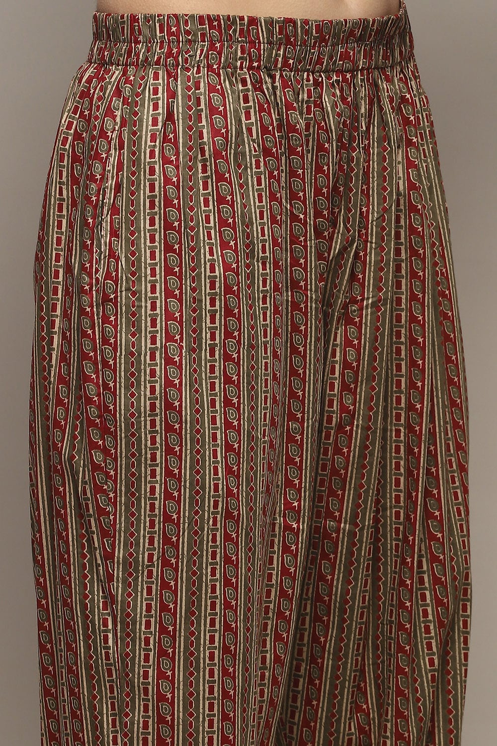 Green Cotton Unstitched Suit set image number 3