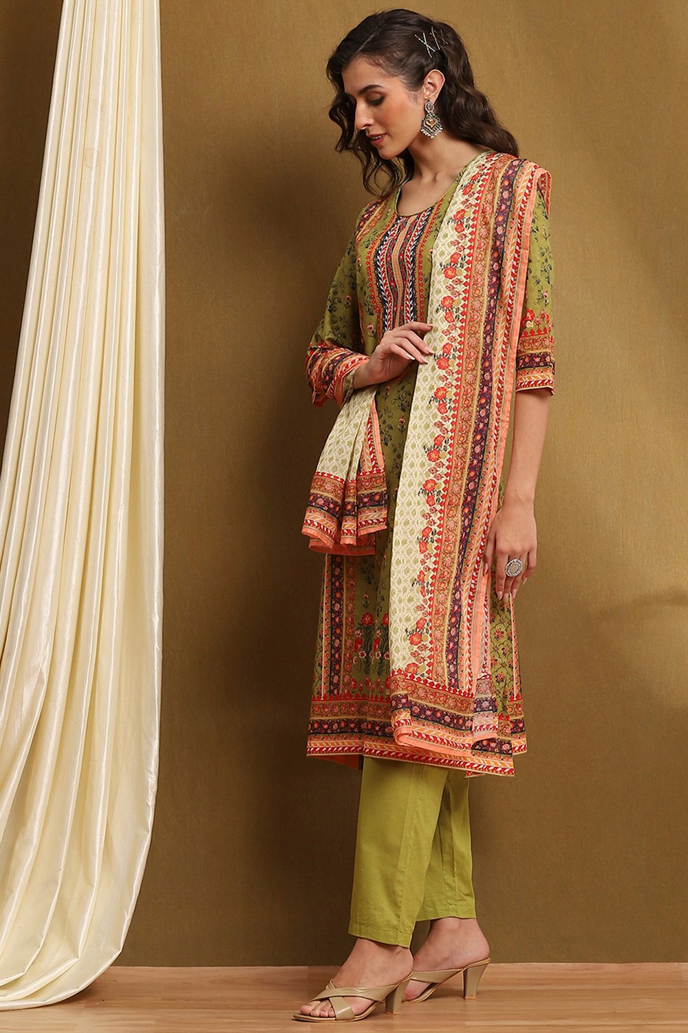 Moss Green Cotton Floral Printed Straight Suit Set image number 3