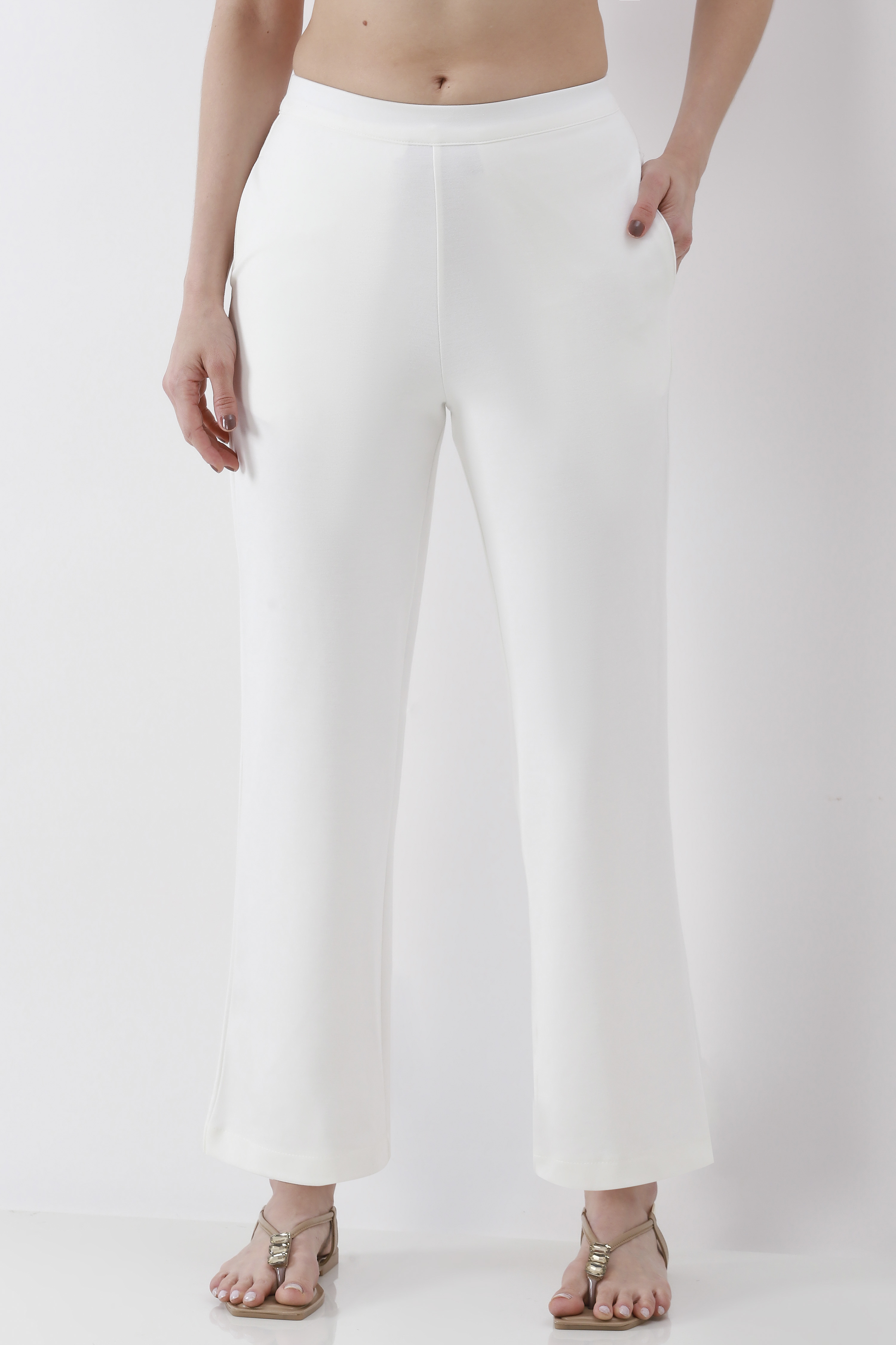 White Solid Wide Leg Pants image number 4