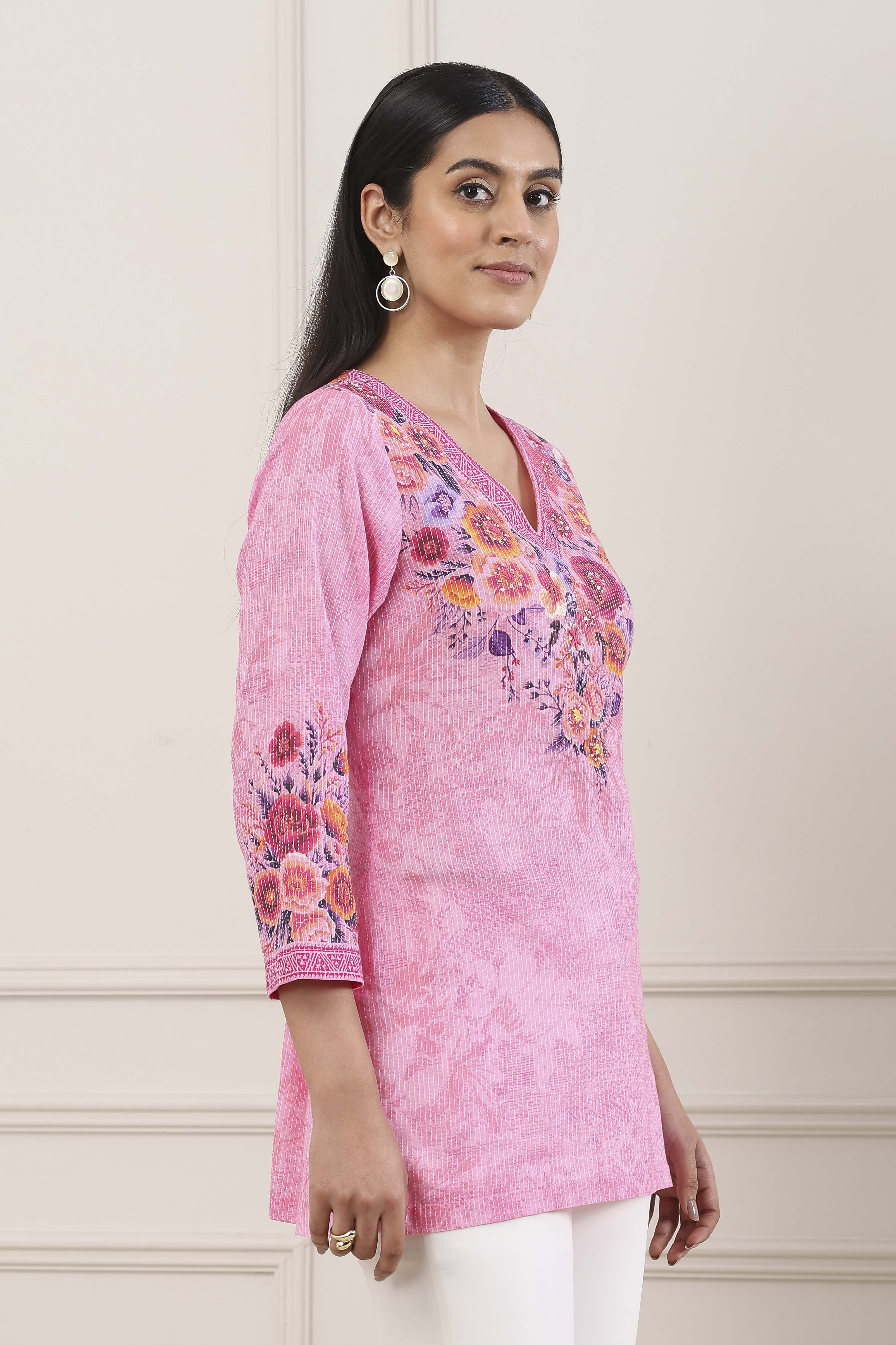 Pink Floral Printed Yoke Straight Kurti image number 4