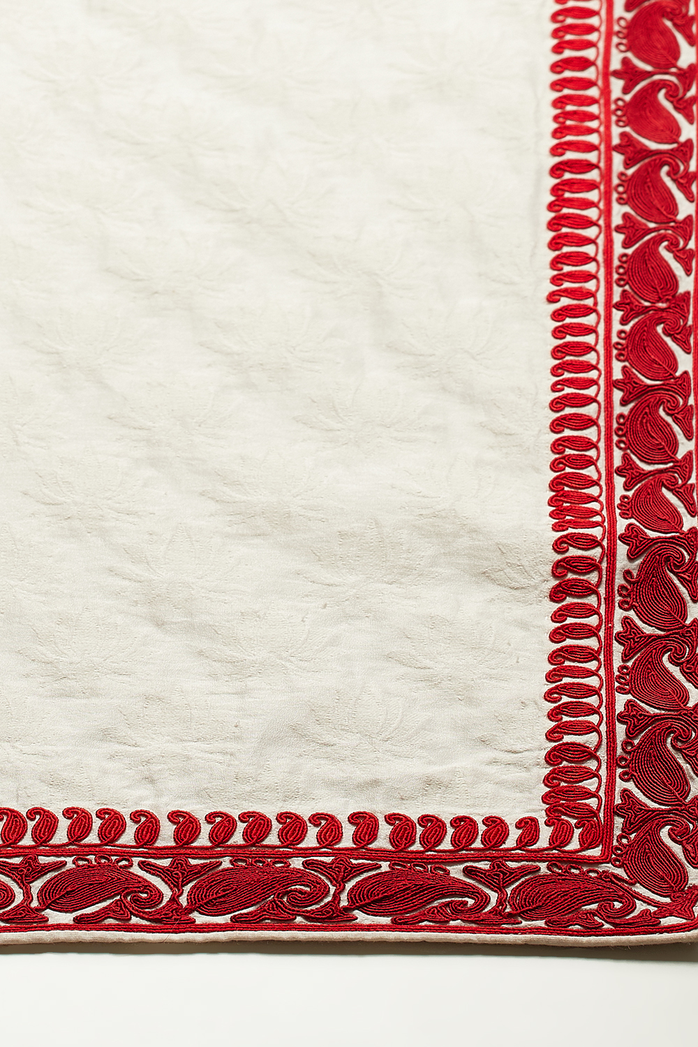 Off White Chanderi Silk Solid Saree With Blouse image number 1