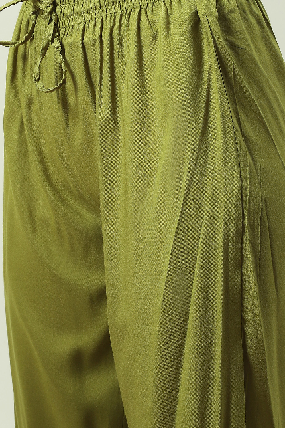 Plum Printed Rayon Straight Kurta Regular Pants Suit Set image number 4
