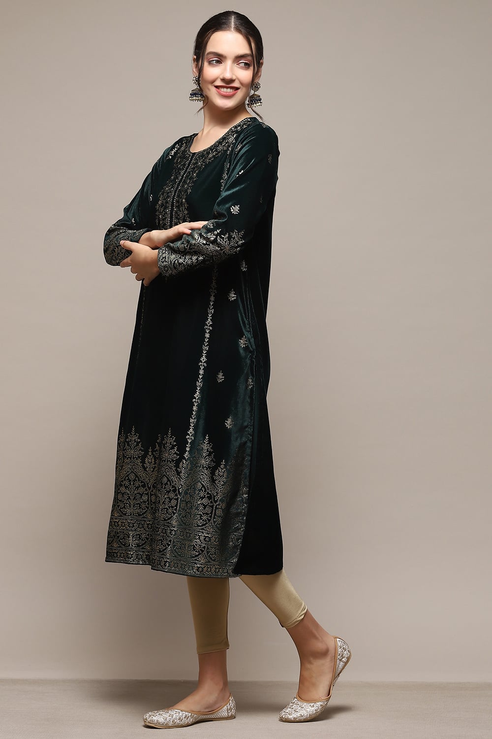 Maroon Poly Velvet Printed Straight Kurta image number 2