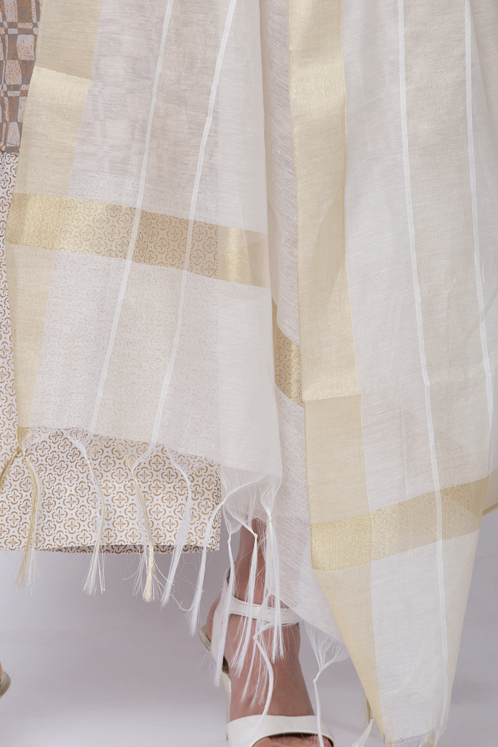 Ivory Metallic Cotton Yarndyed Dupatta image number 1