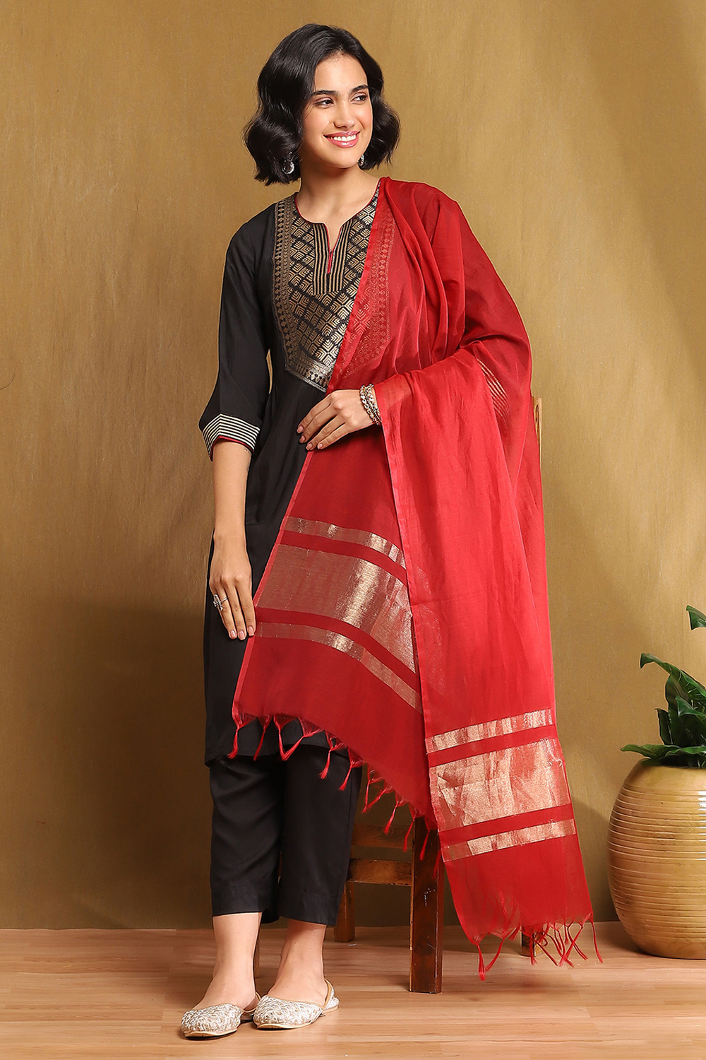 Black Shantoon Solid Gathered A-Line Suit Set image number 0