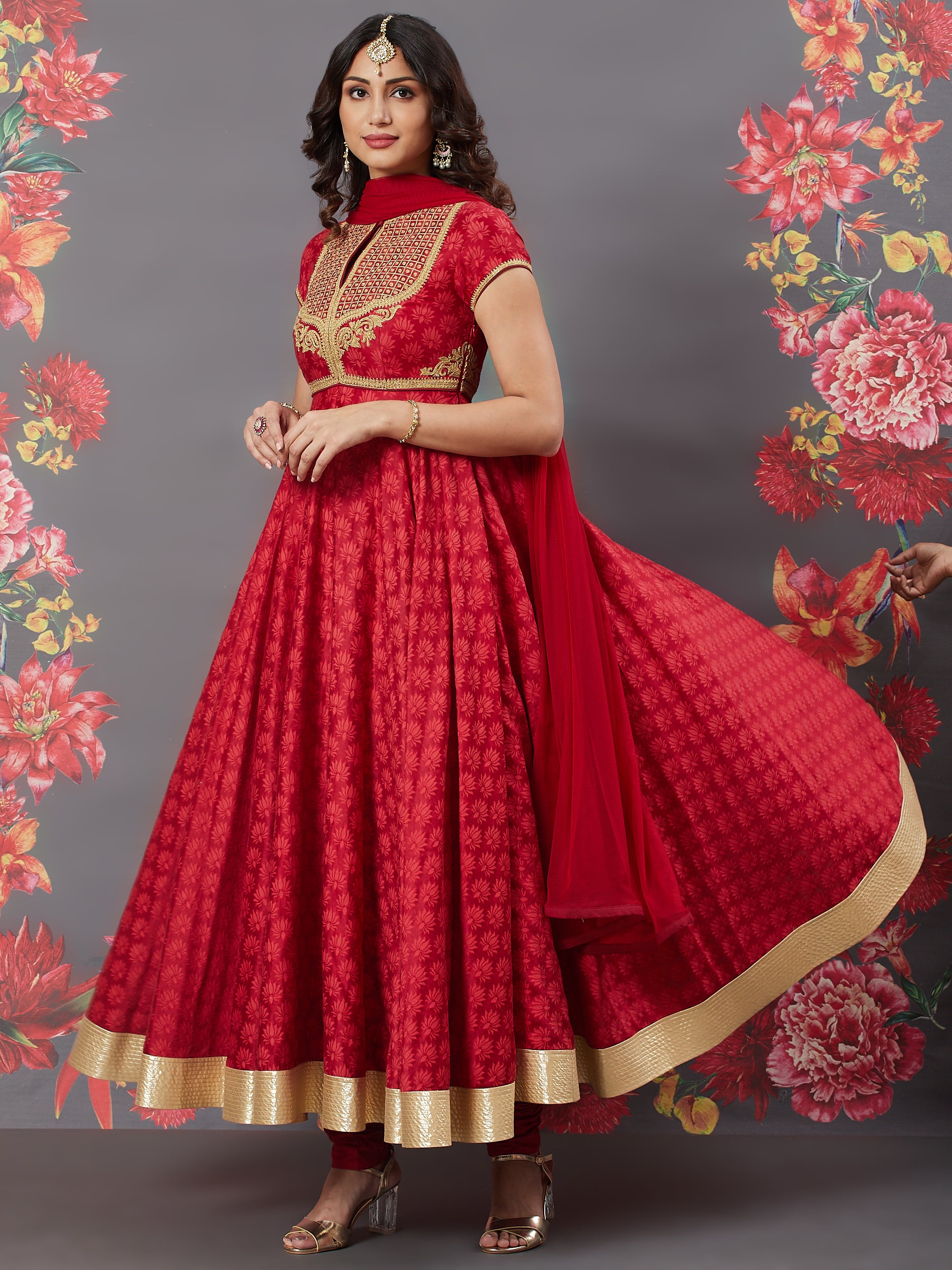Red Silk Flared Solid Suit Set image number 5