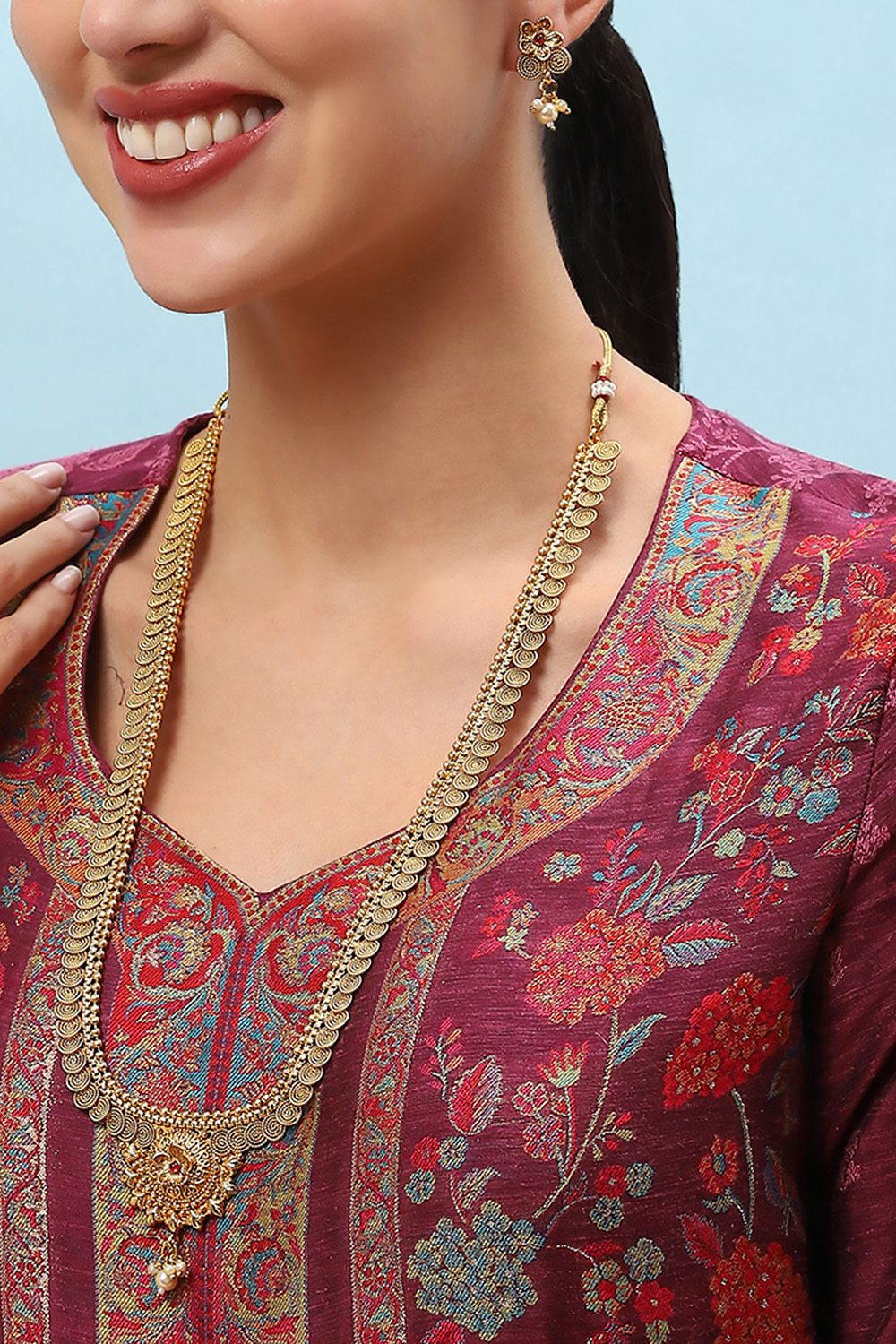 Gold Brass Necklace Set image number 3