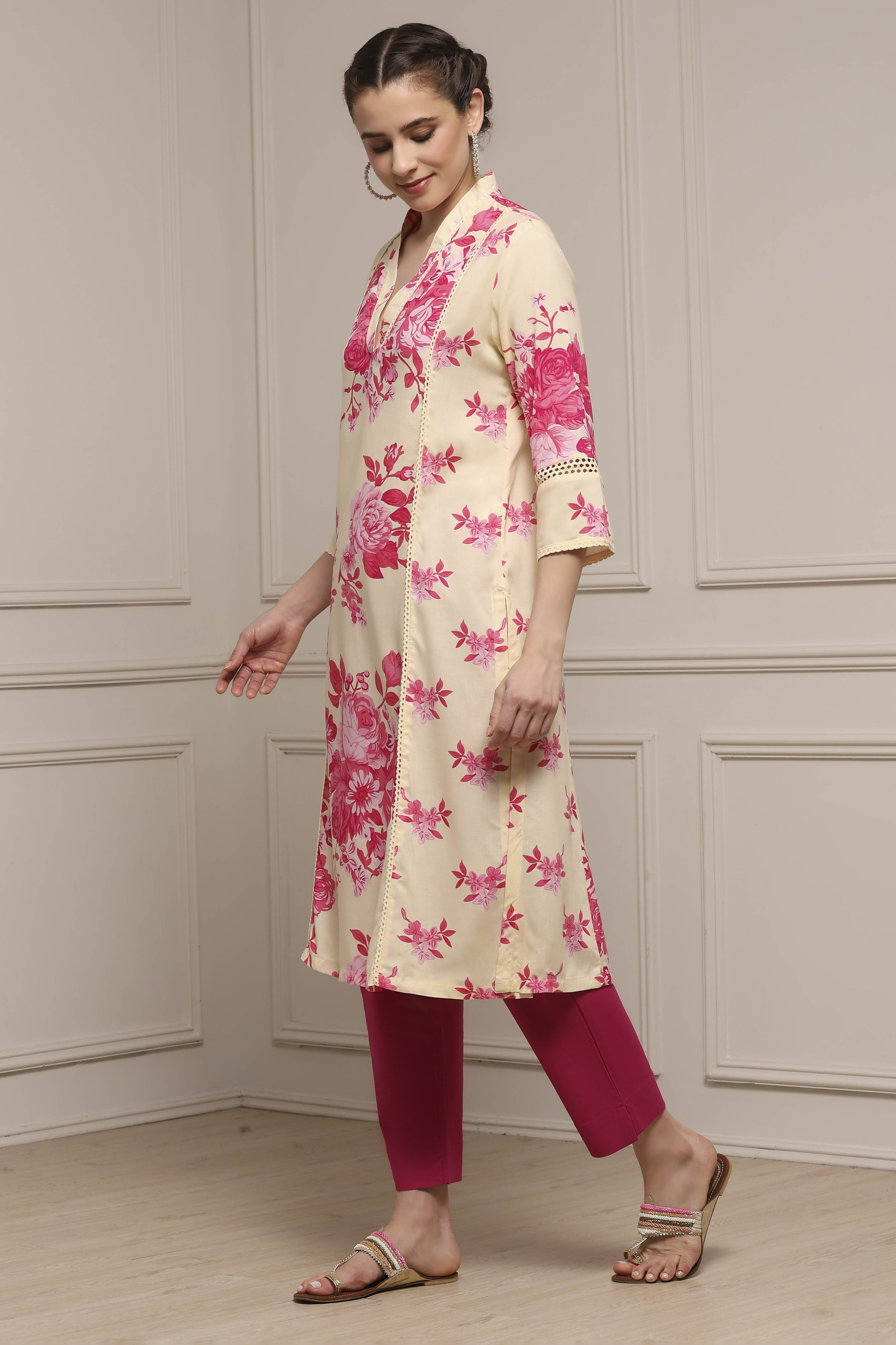 White and Pink Printed Straight Kurta image number 2