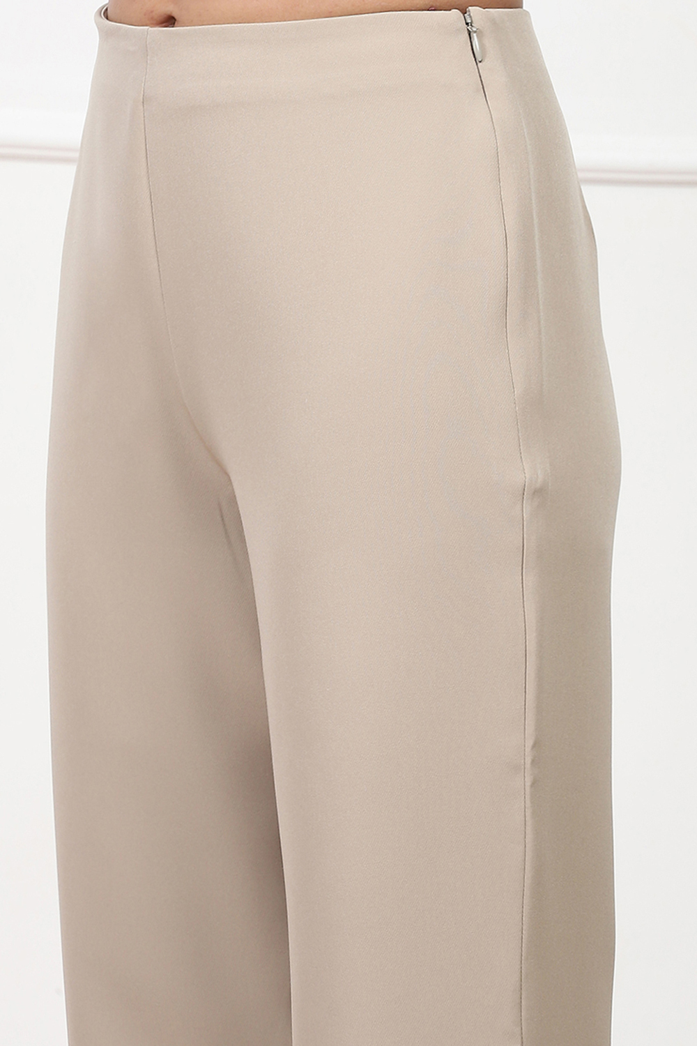 Beige Solid Relaxed Fit Pants image number 1