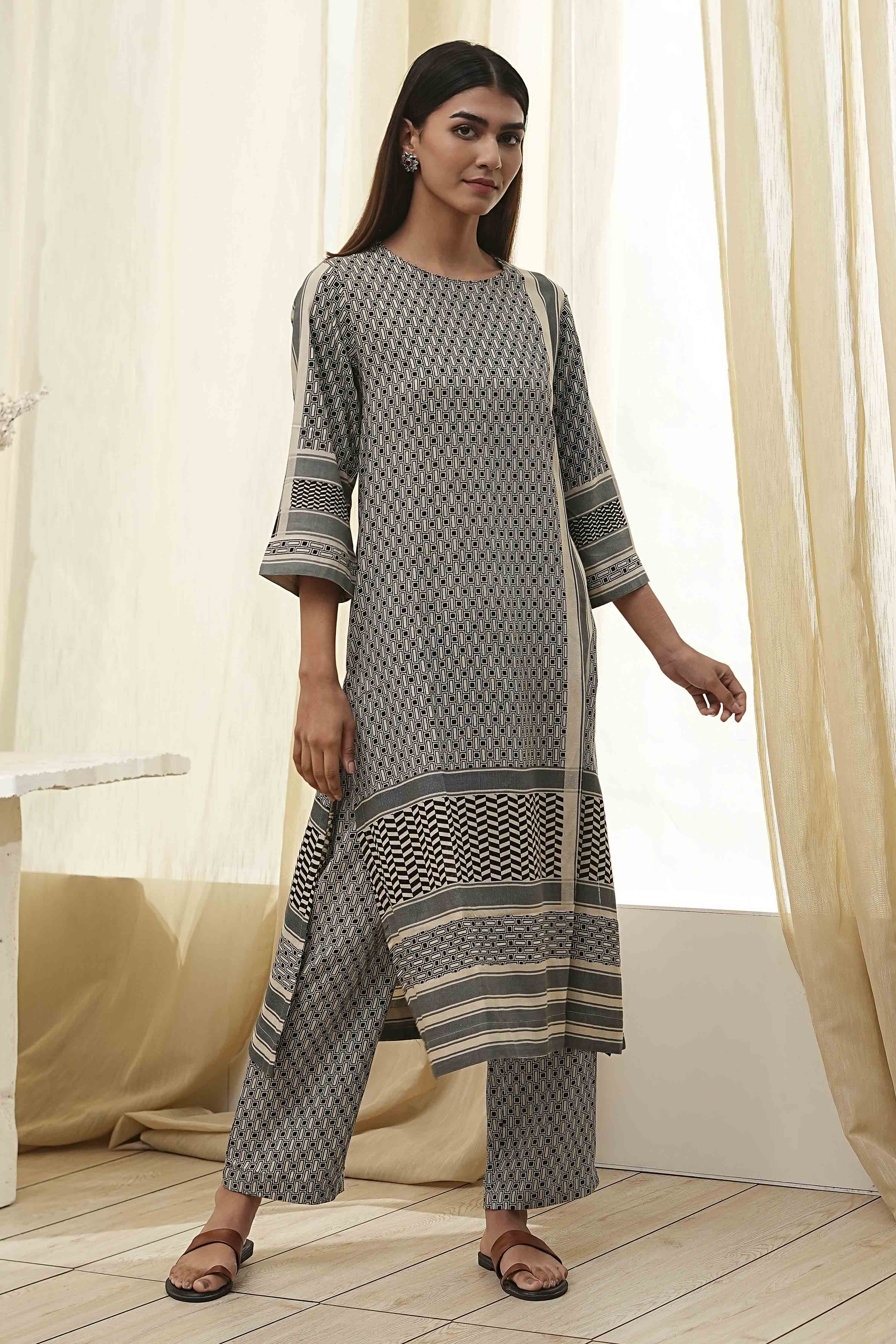 Black and Beige Printed Straight Kurta Set image number 5