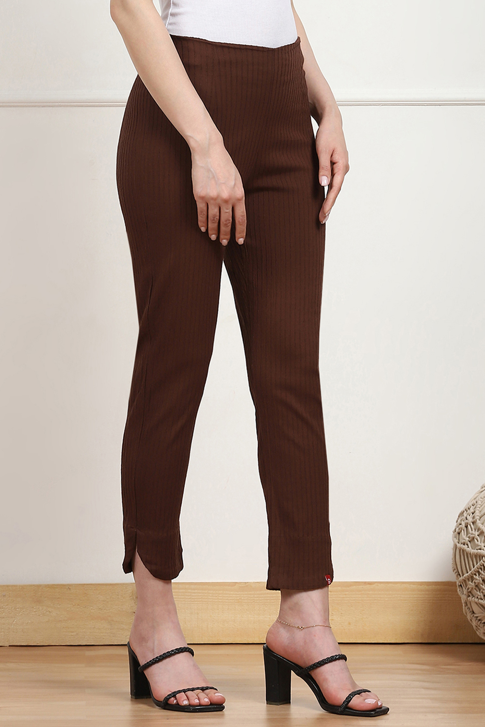 Burgundy Cotton Solid Jeggings image number 3