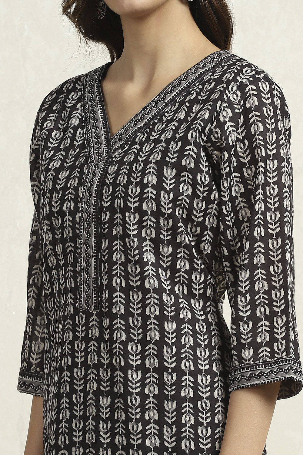 Red Cotton Blend Printed Unstitched Suit Set image number 2