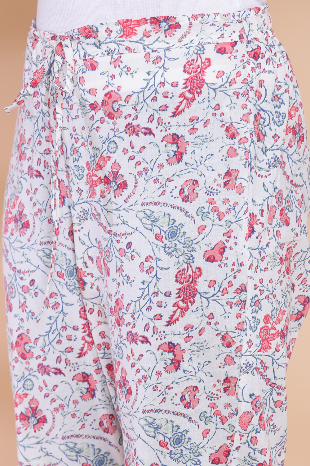 Off White Cotton Straight Kurta Regular Pant Suit Set image number 3