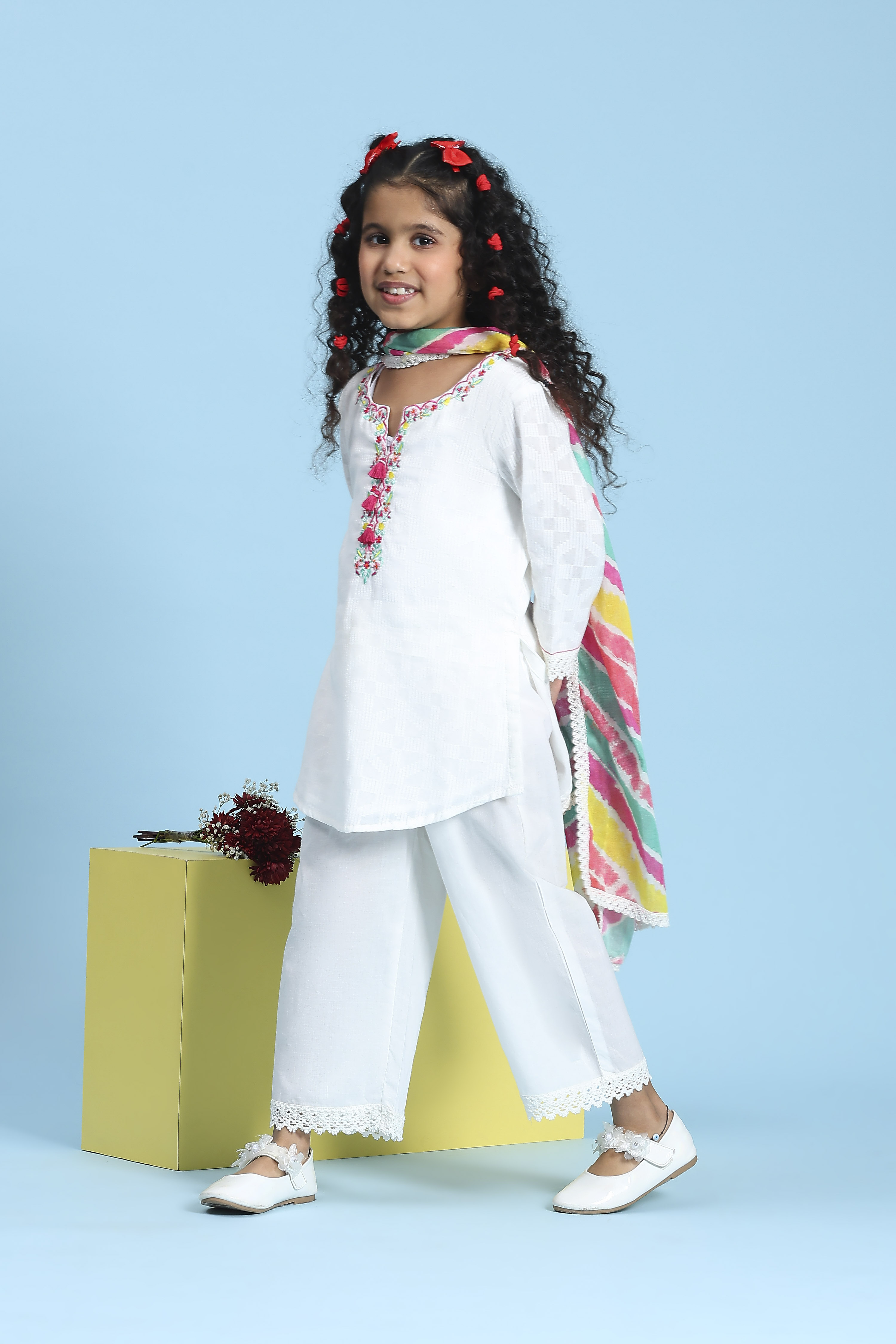 White Cotton Straight Suit Set image number 3