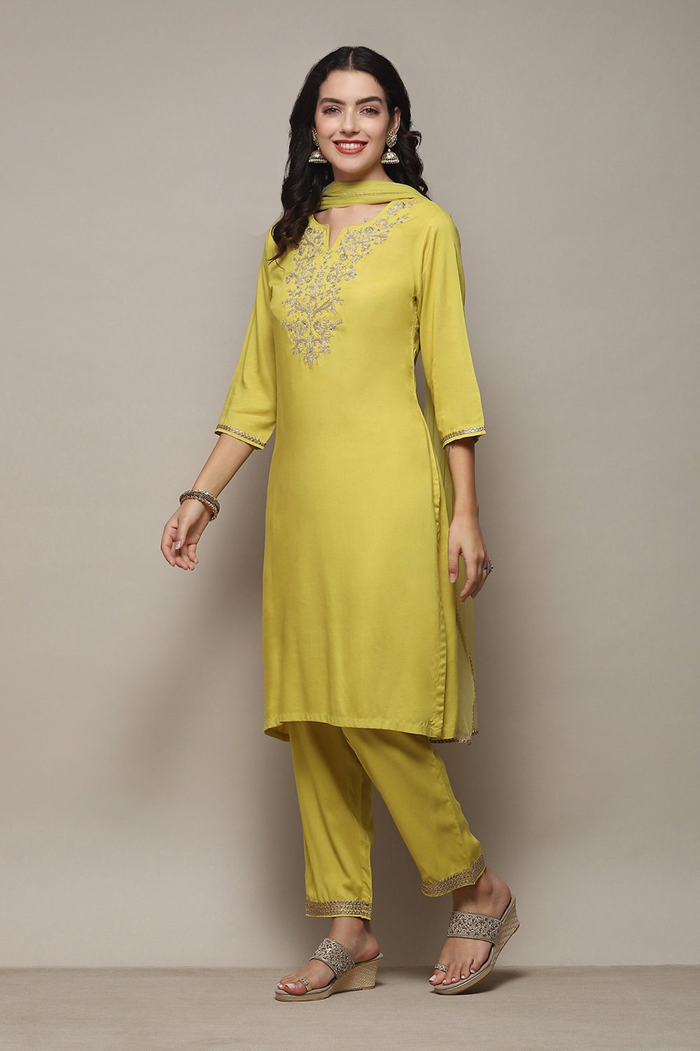 Lime Green Rayon flax Narrow Kurta Pant Suit Set image number 4