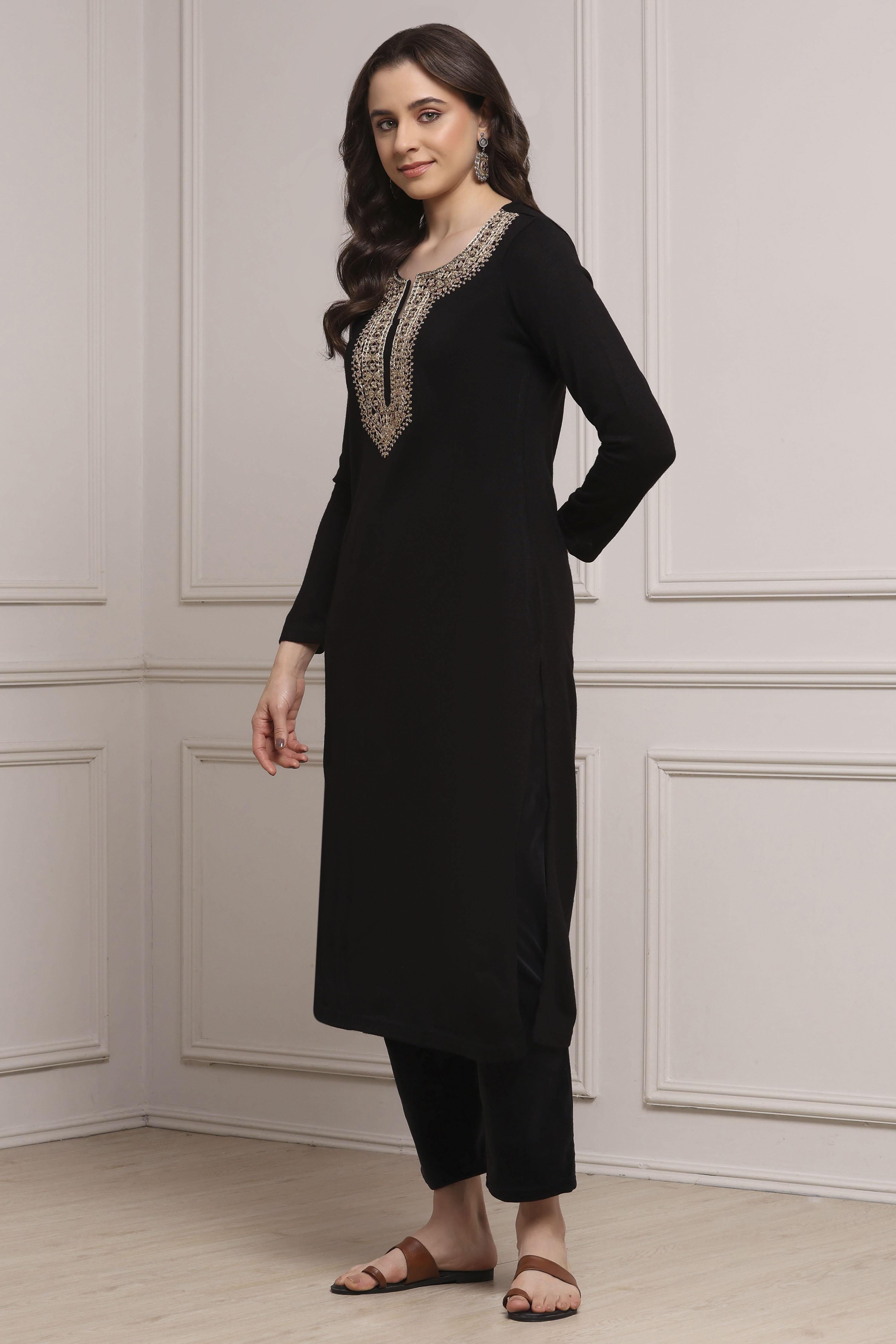Black Acrylic Solid Straight Winter Kurta image number 2