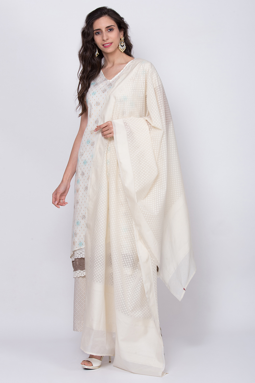 White Poly Cotton Yarndyed Dupatta image number 2