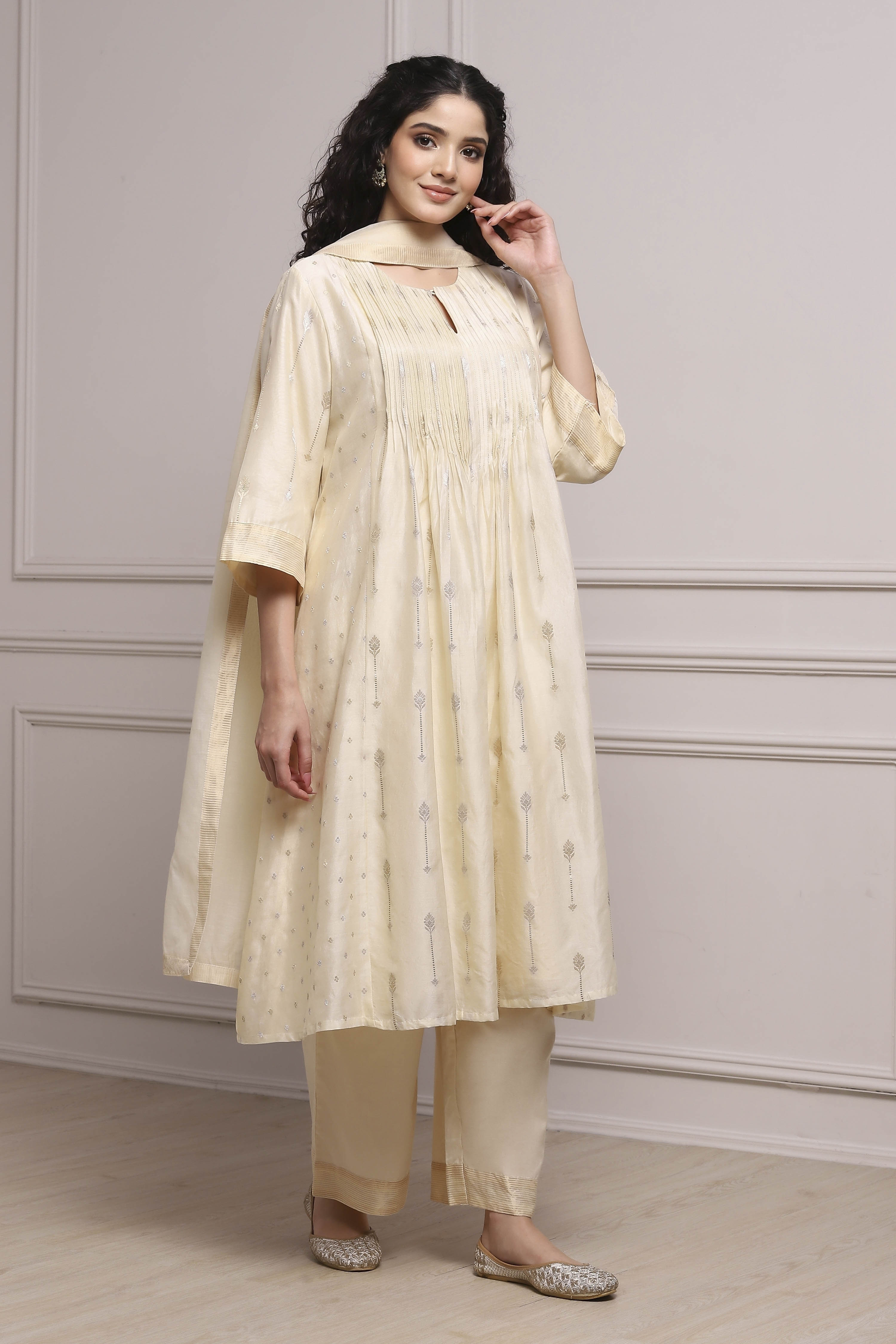 Cream-Colored Silk Metallic Gathered Suit Set image number 5