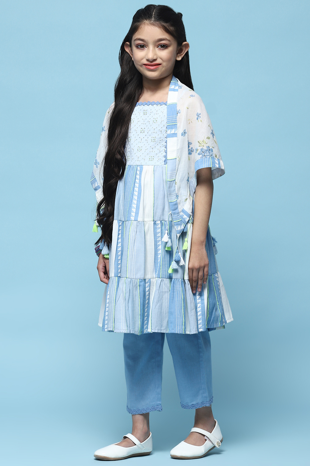 Blue Printed Cotton Kurta With Pants & Printed Scarf.  image number 4