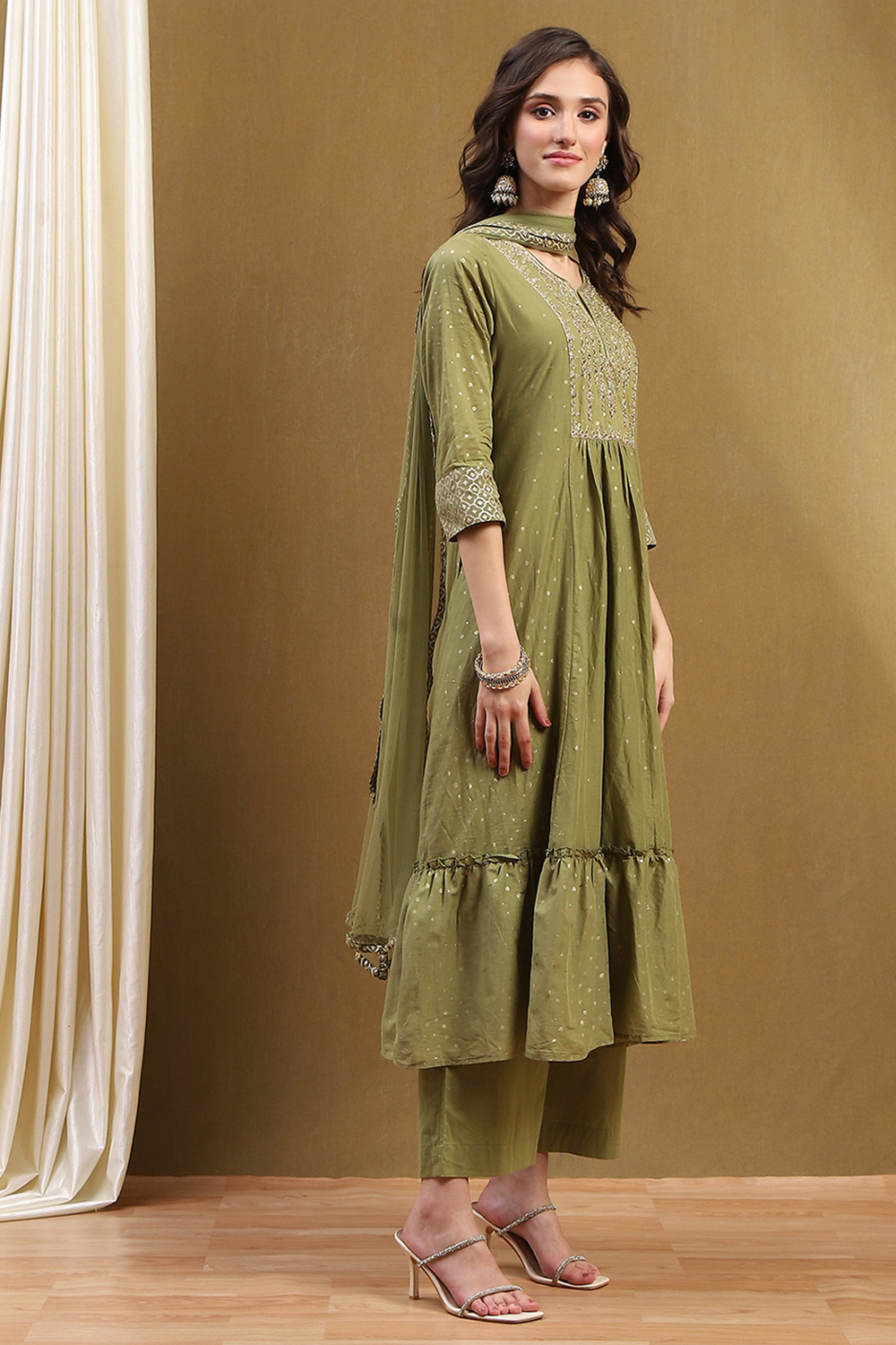 Green Cotton Printed Festive Gathered Suit Set image number 5
