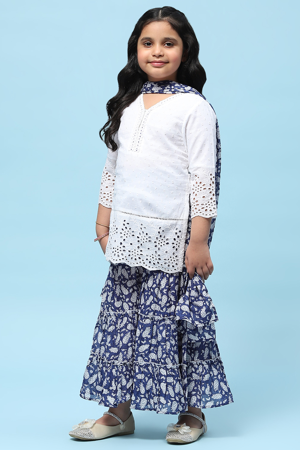 White and Blue Cotton Dobby Printed Suit Set image number 4