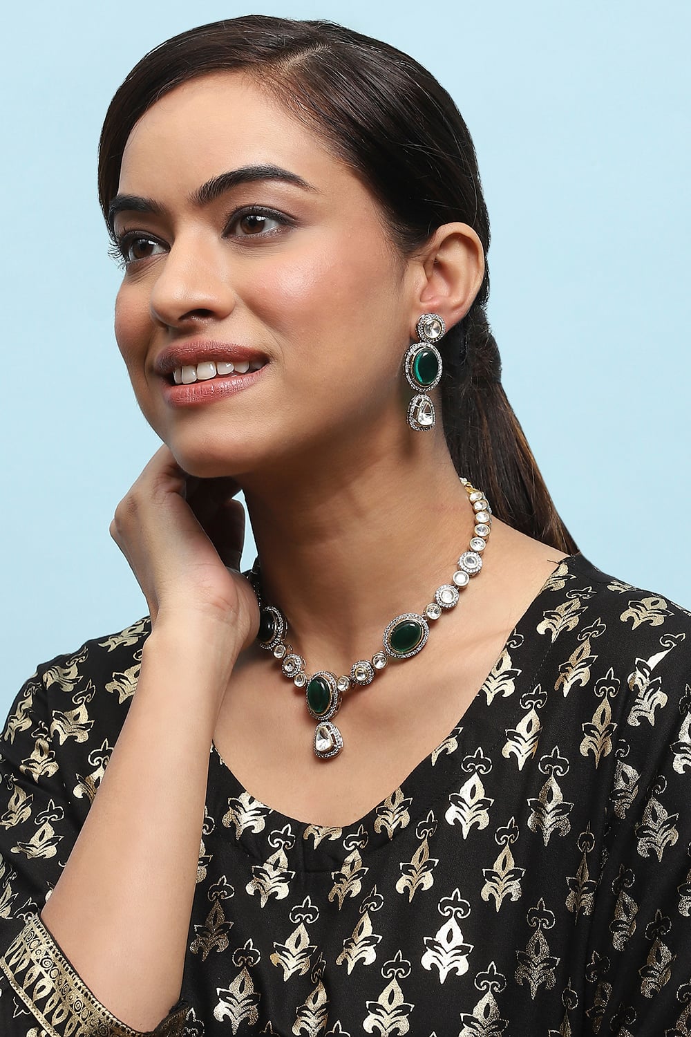 Green Brass Necklace Set image number 1