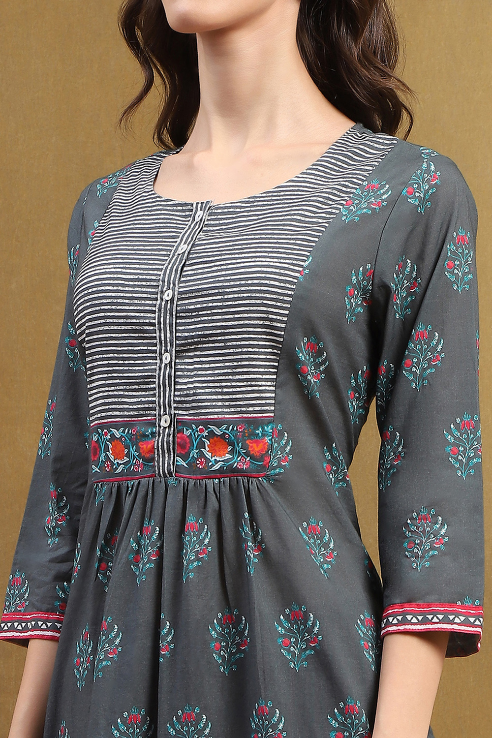 Grey Cotton Floral Printed Gathered Straight Suit Set image number 1